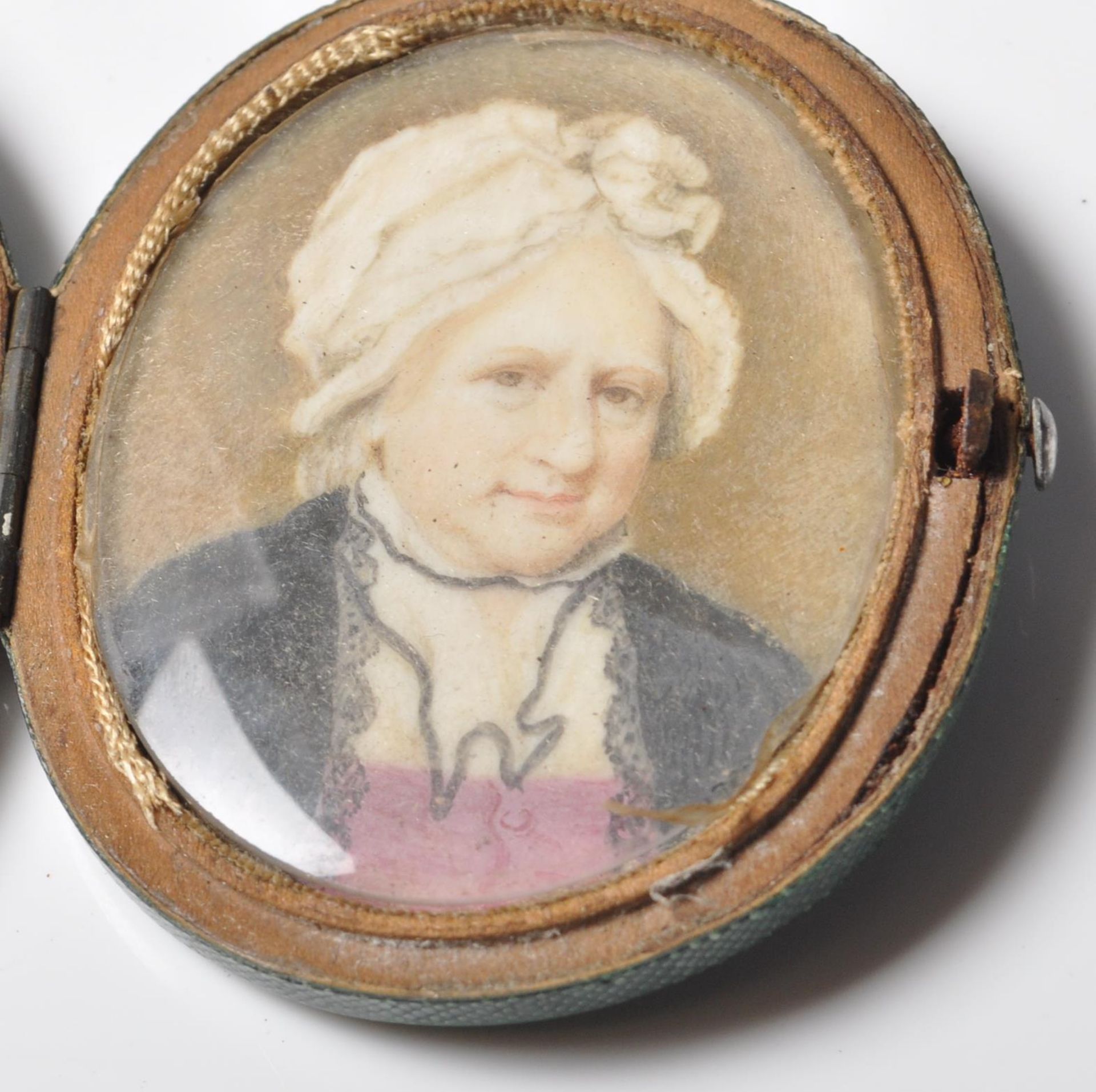 19TH CENTURY VICTORIAN MINIATURE PAINTING OF AN OLD LADY - Bild 3 aus 7