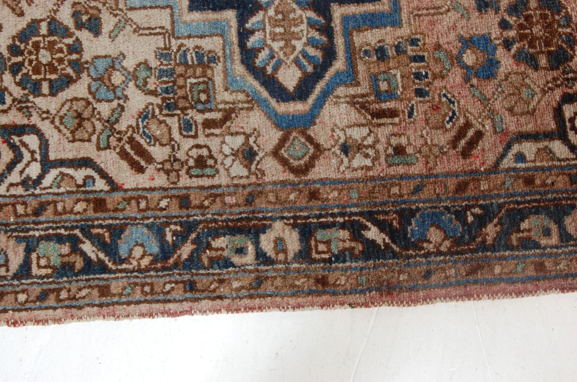 MID CENTURY PERSIAN HAMADAN HAND WOVEN RUG - Bild 3 aus 8