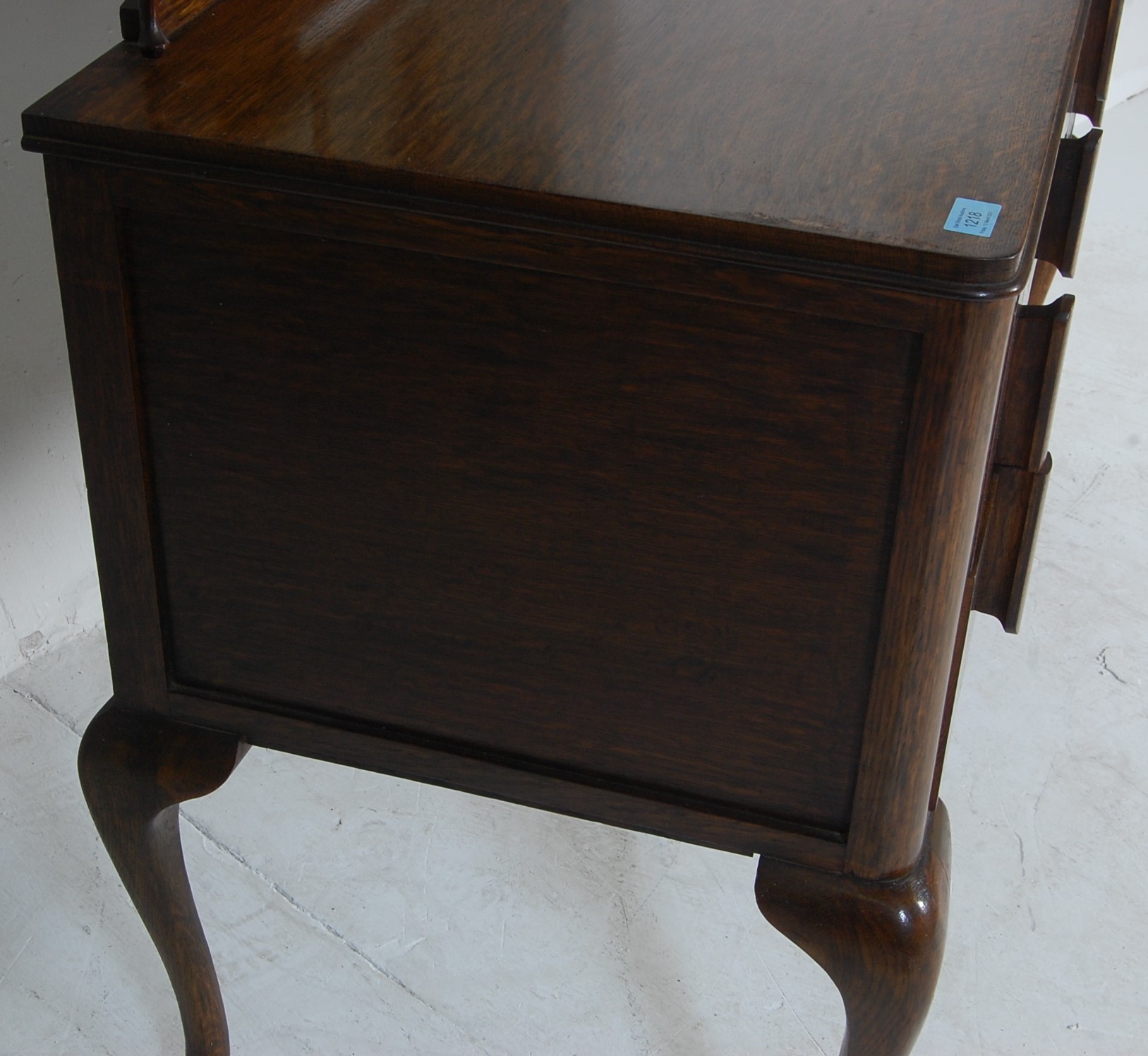 1930’S QUEEN ANNE STYLE OAK DRESSING TABLE - Image 4 of 6