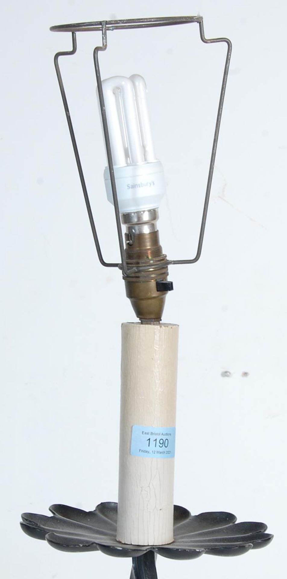 PAIR OF ANTIQUE STYLE SCROLL WORK STANDARD LAMPS - Bild 5 aus 7