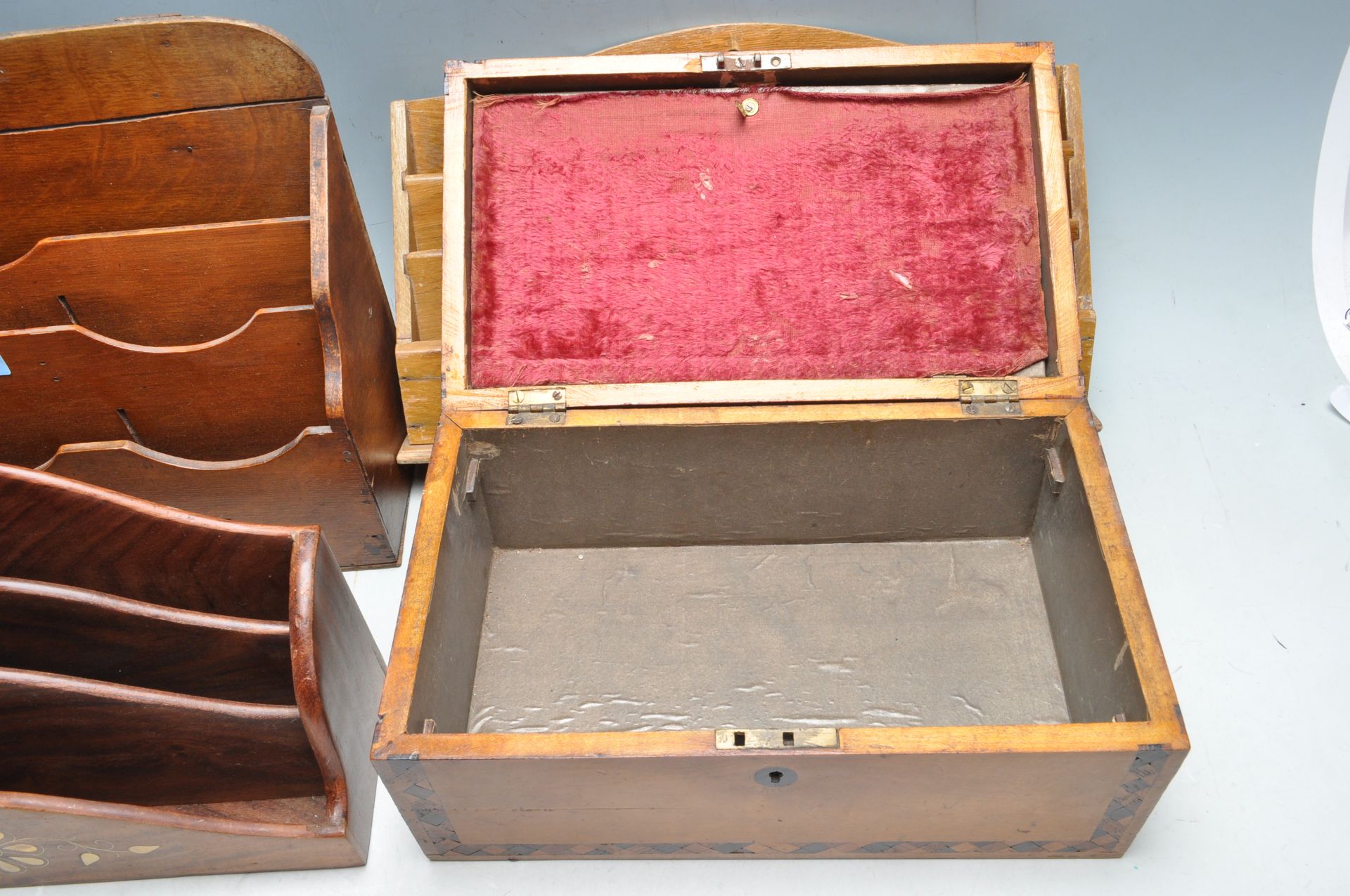 THREE 20TH CENTURY FAILING DESK TOP POCKET AND A RECTANGULAR WOODEN BOX - Bild 3 aus 6