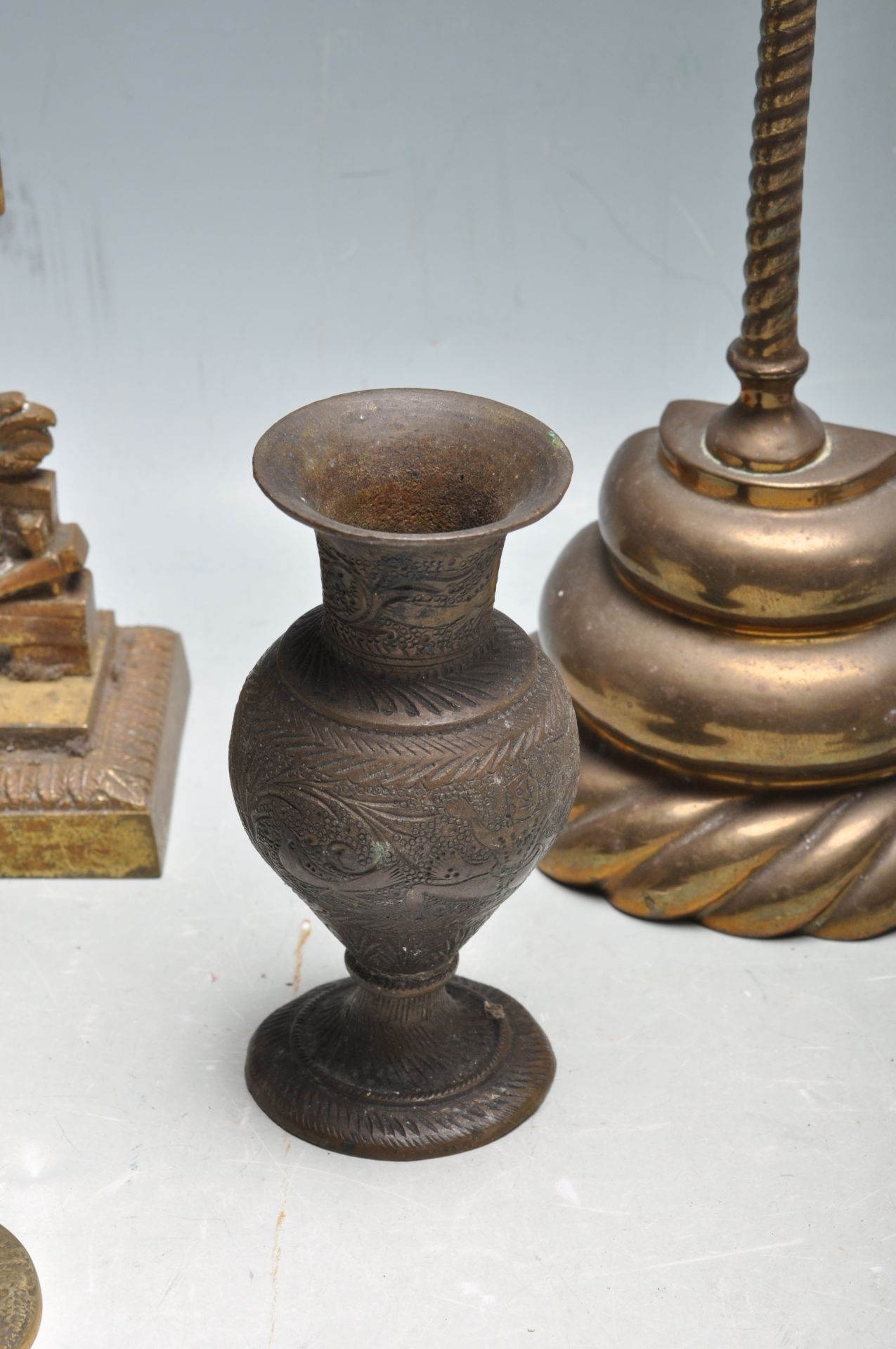 COLLECTION OF ANTIQUE EARLY 20TH CENTURY BRASS AND STONEWARE - Bild 5 aus 10