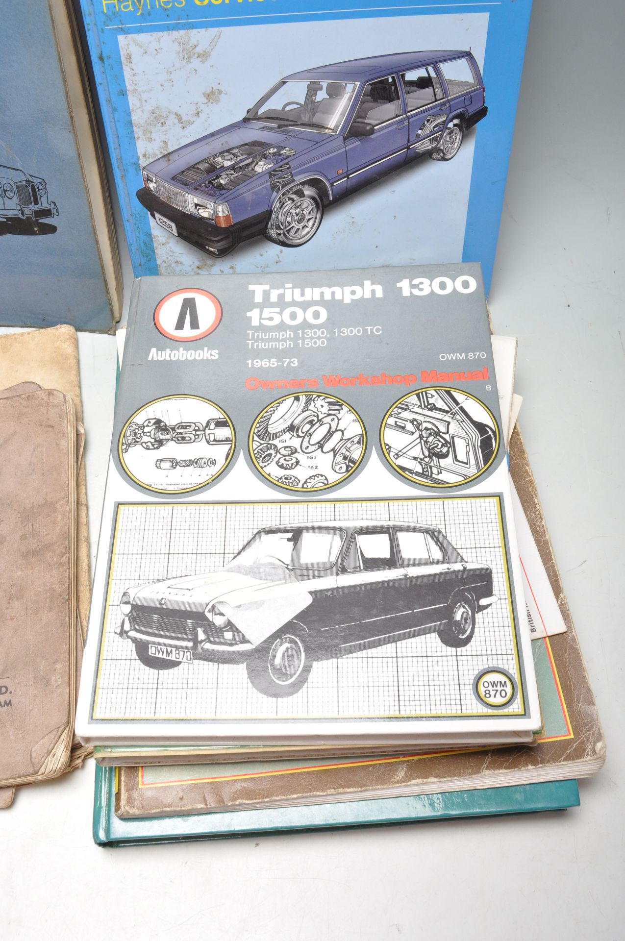 COLLECTION OF VINTAGE MID - LATE 20TH CENTURY CAR MANUALS - Bild 2 aus 9