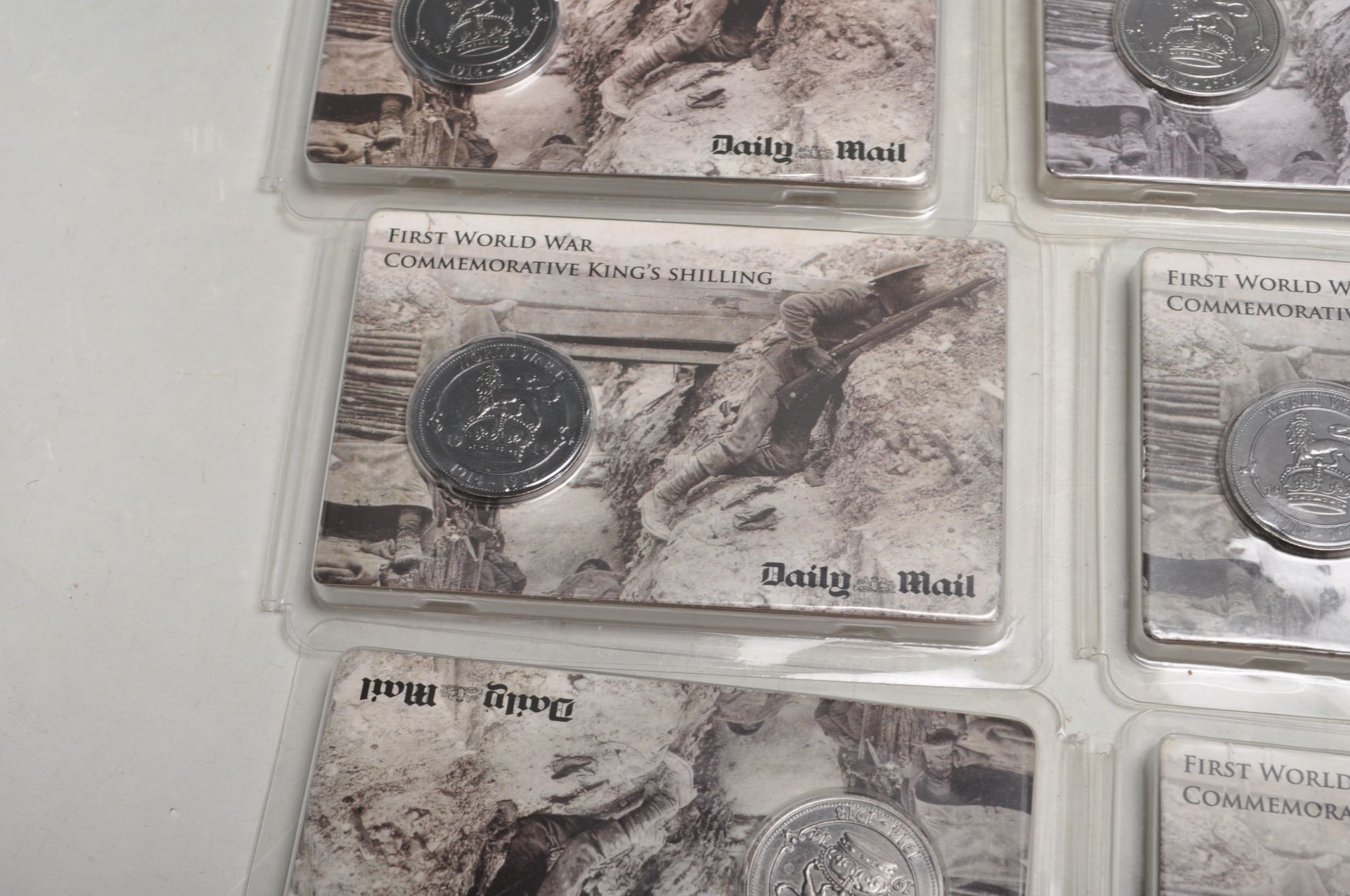 COLLECTION OF WWI FIRST WORLD WAY COMMEMORATIVE SHILLING COINS - Bild 5 aus 7