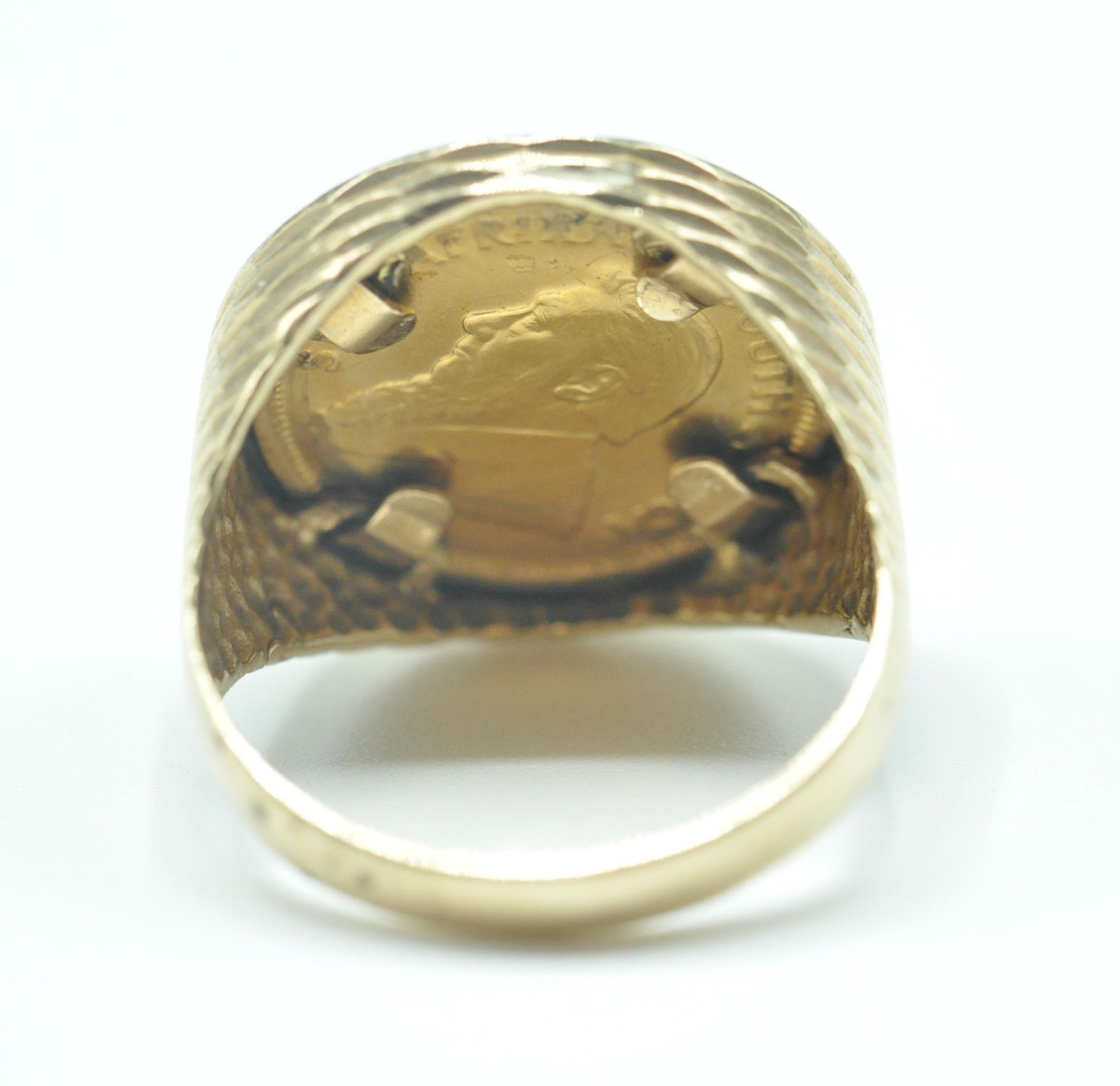 1984 SOUTH AFRICAN 1 /10 KRUGERRAND IN 9CT GOLD RING - Image 4 of 7