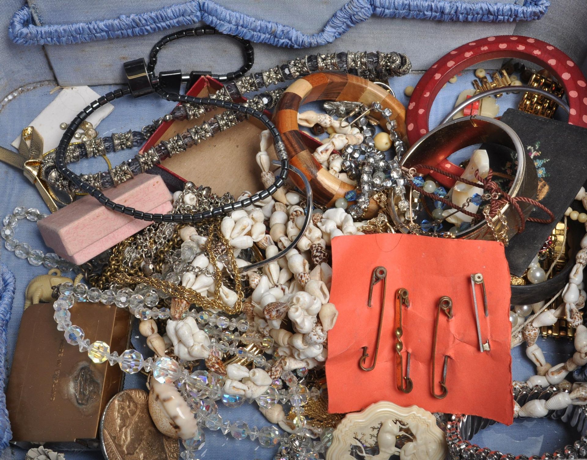 LARGE QUANTITY OF LATE 20TH CENTURY COSTUME JEWELLERY - Bild 2 aus 13