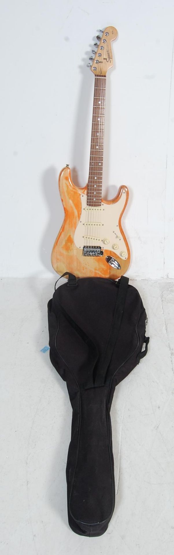 VINTAGE RETRO SQUIER STRAT ELECTRIC GUITAR BY FENDER - Bild 6 aus 6