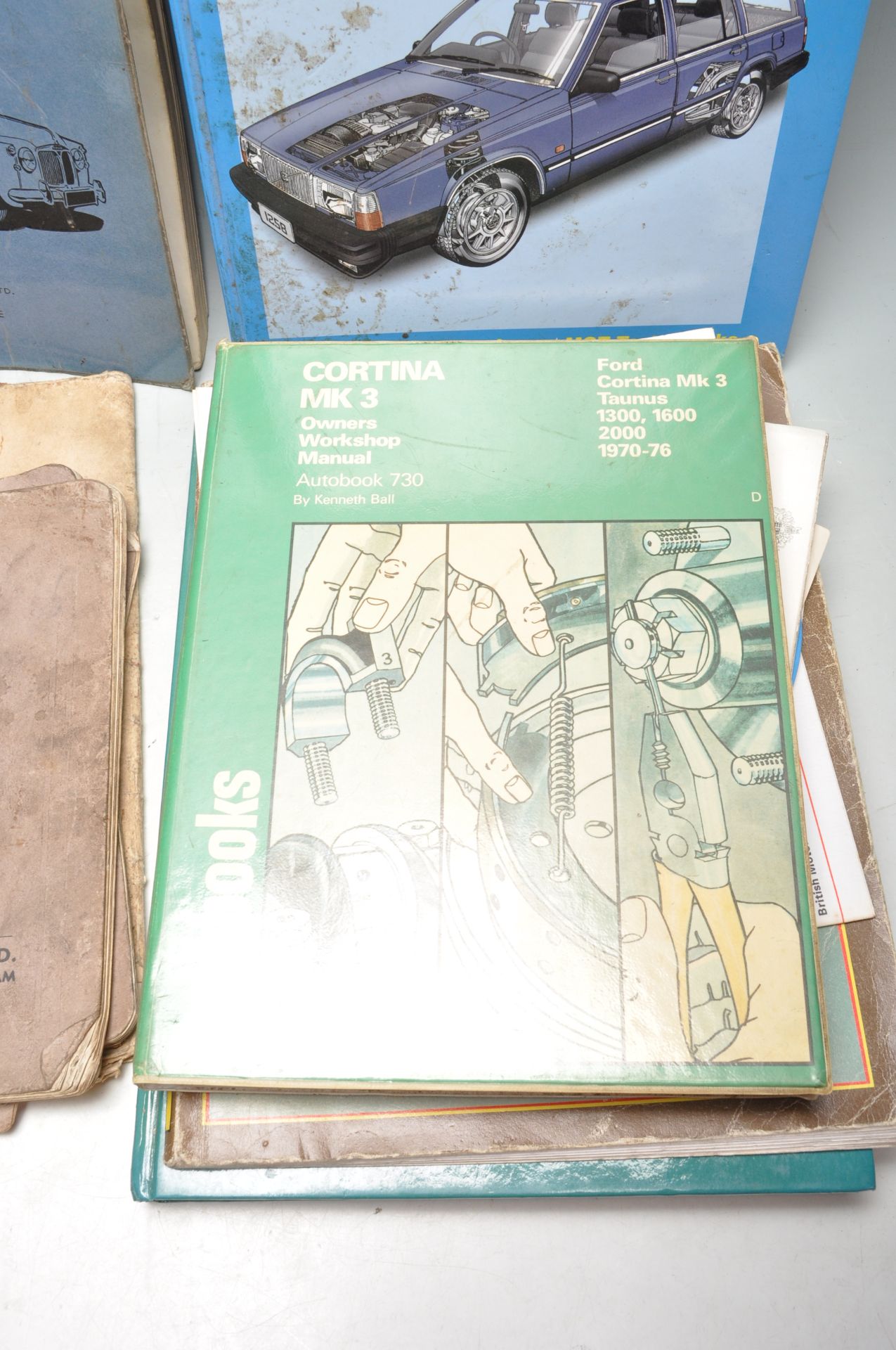 COLLECTION OF VINTAGE MID - LATE 20TH CENTURY CAR MANUALS - Bild 3 aus 9