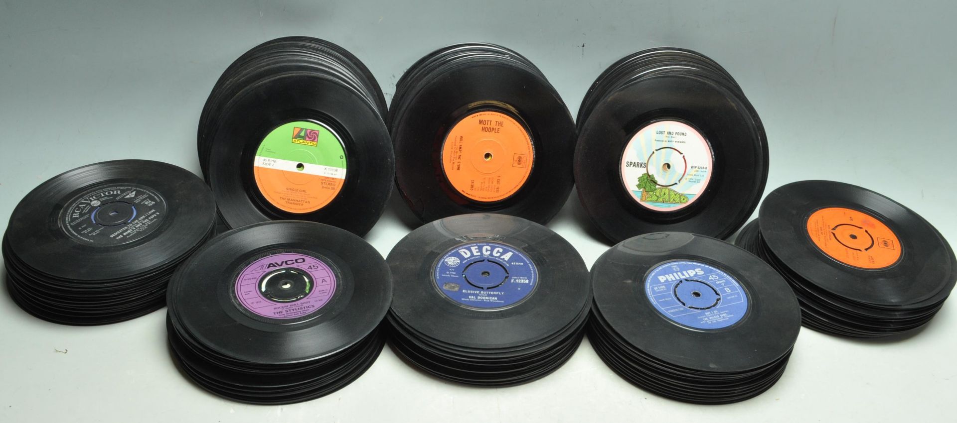 COLLECTION OF APPROX 150 VINTAGE VINYL 45RPM 7INCH SINGLES