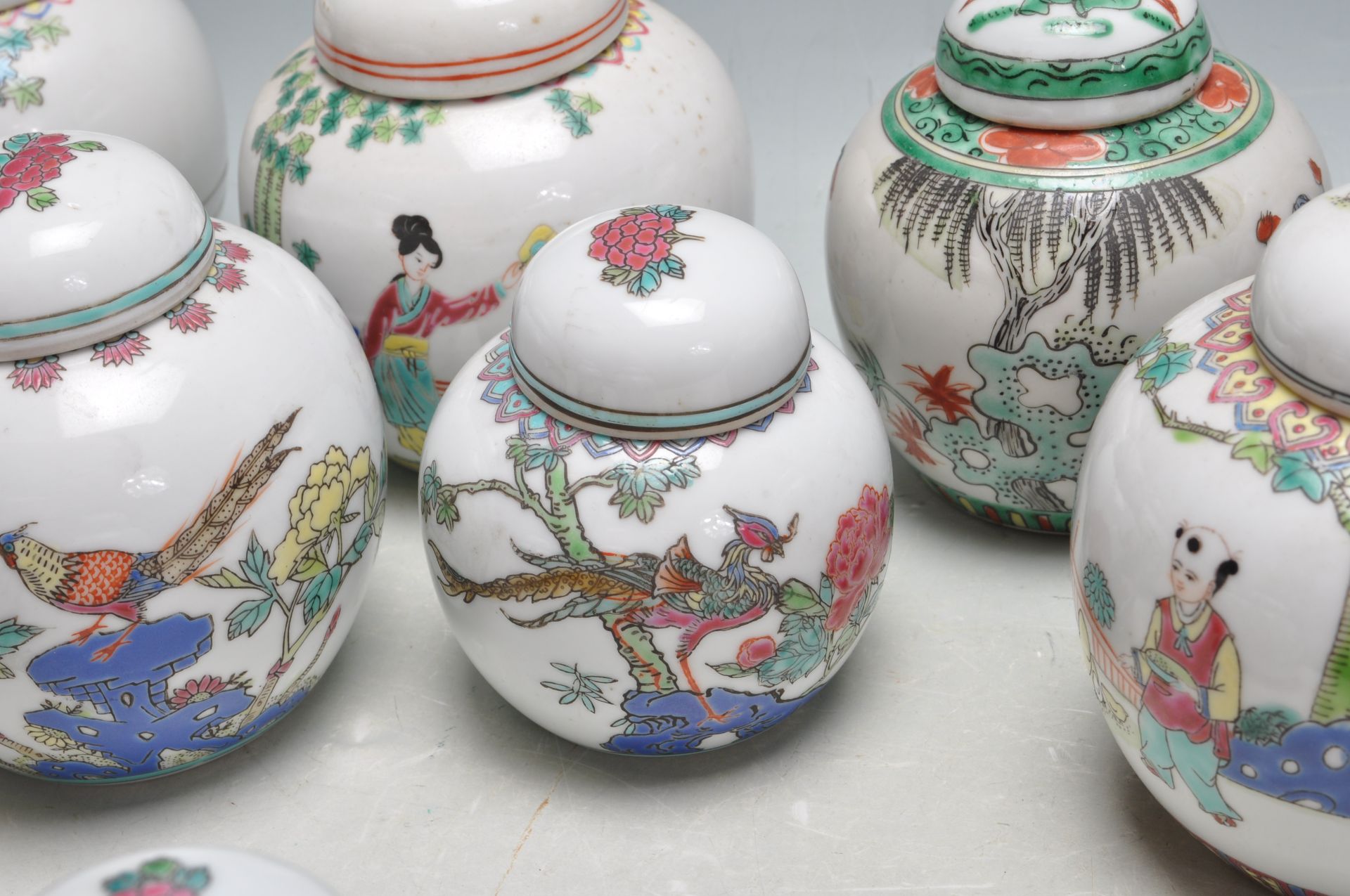 LARGE QUANTITY OF EARLY 20TH CENTURY AND LATER CHINESE ORIENTAL GINGER JARS. - Bild 6 aus 11