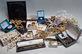 GROUP OF VINTAGE COSTUME JEWELLERY