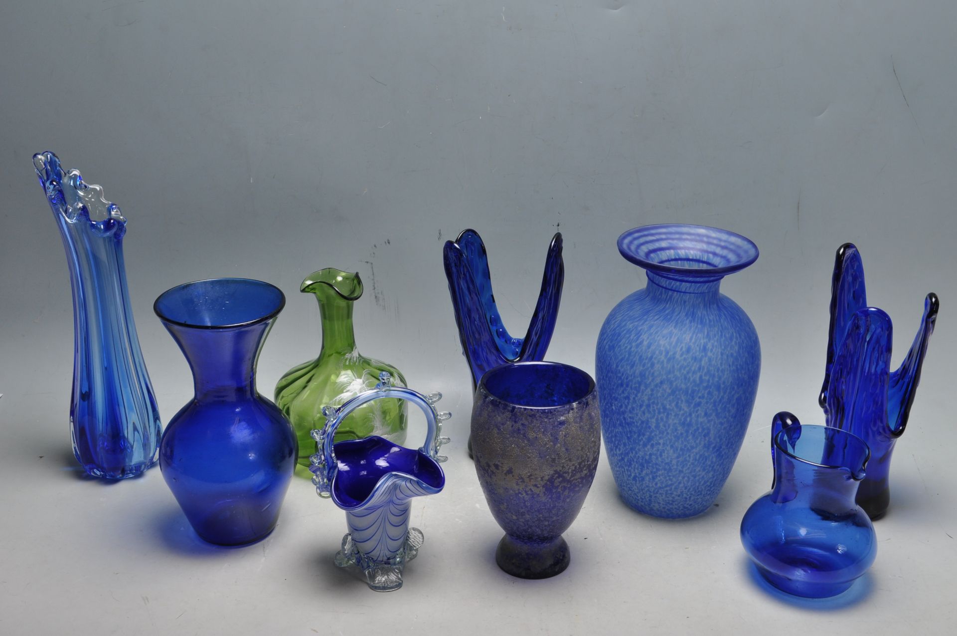 19TH CENTURY VICTORIAN AND 20TH CENTURY HAND-BLOWN COLOURED GLASS VASES