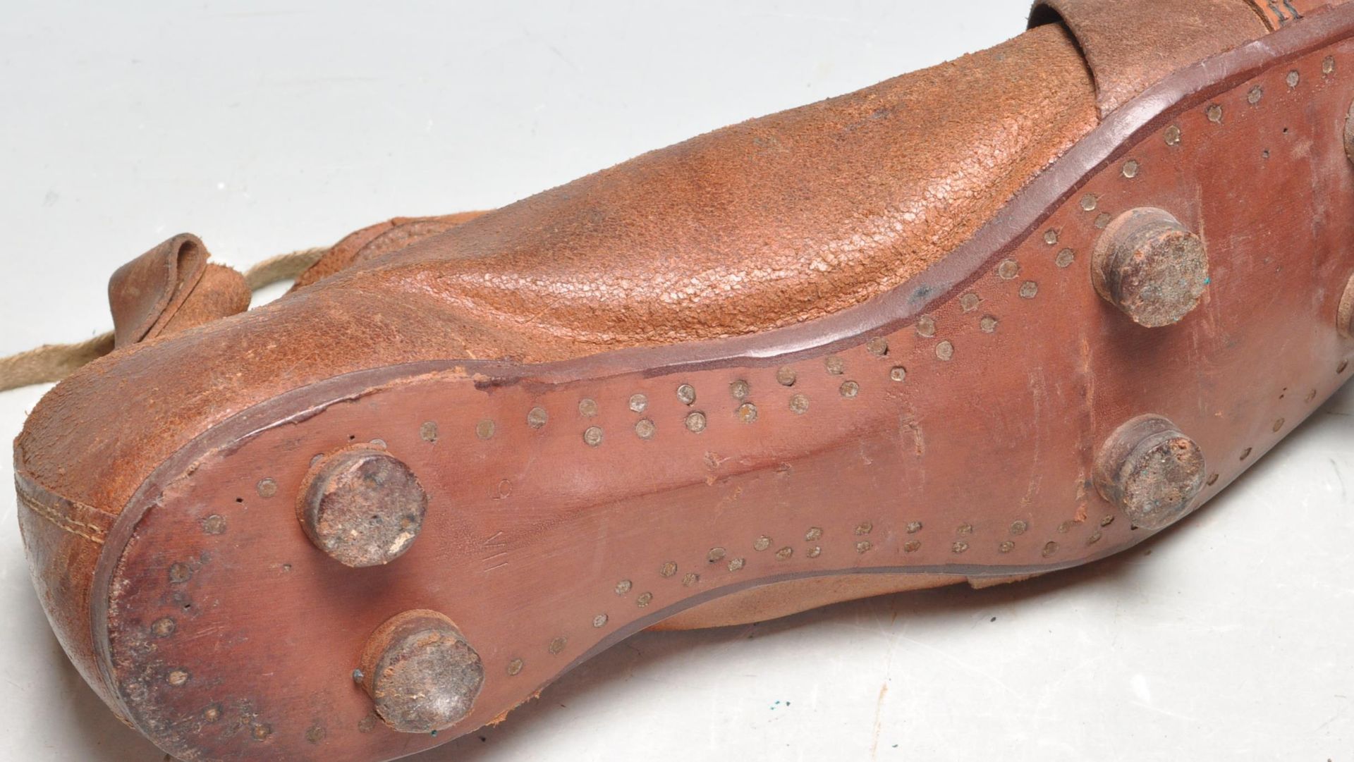 1930’S BROWN LEATHER FOOTBALL / EUGBY BOOTS - Bild 5 aus 6