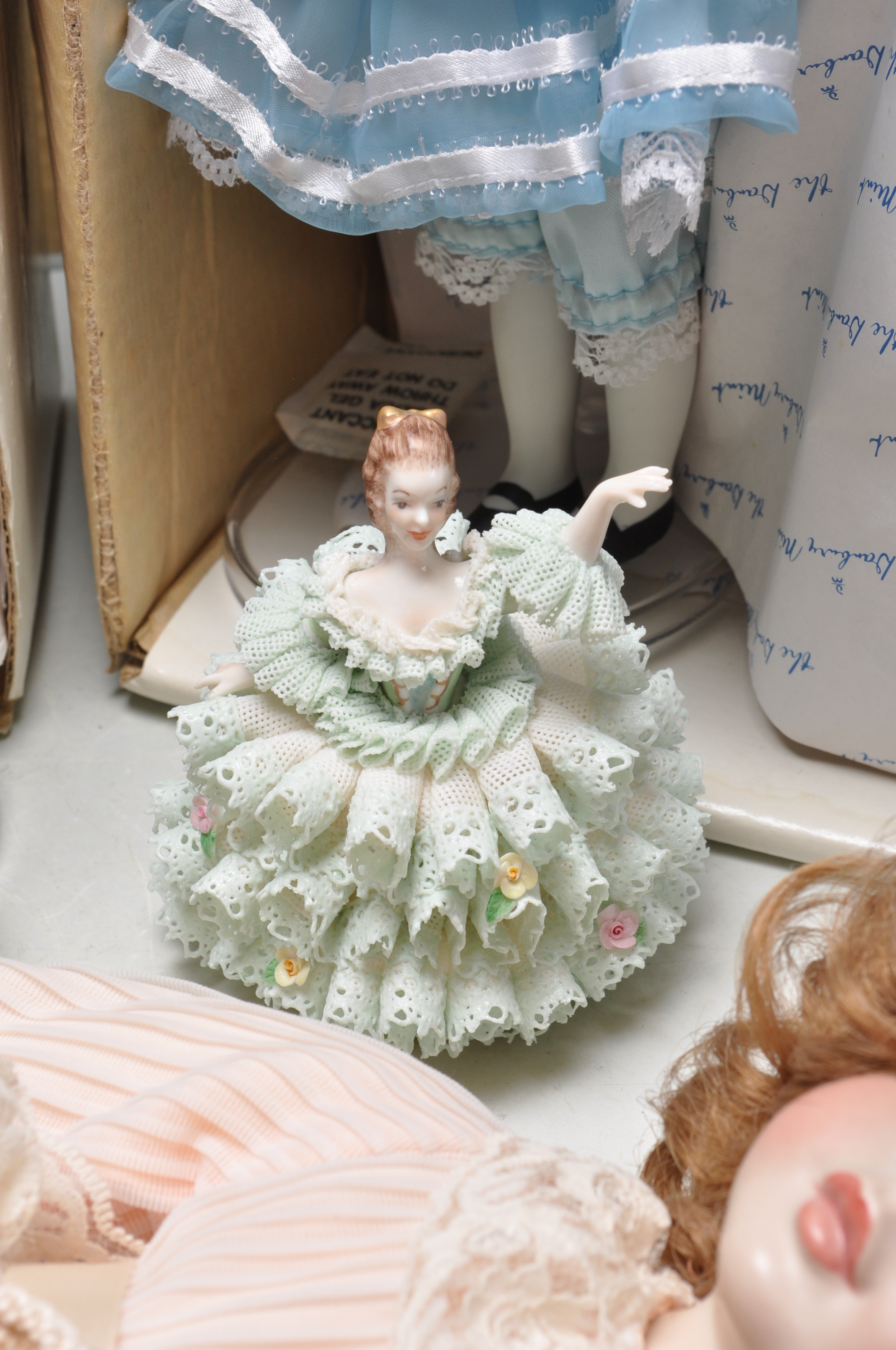 GROUP OF ROYAL DOULTON AND DANBURY MINT DOLLS - Image 4 of 9