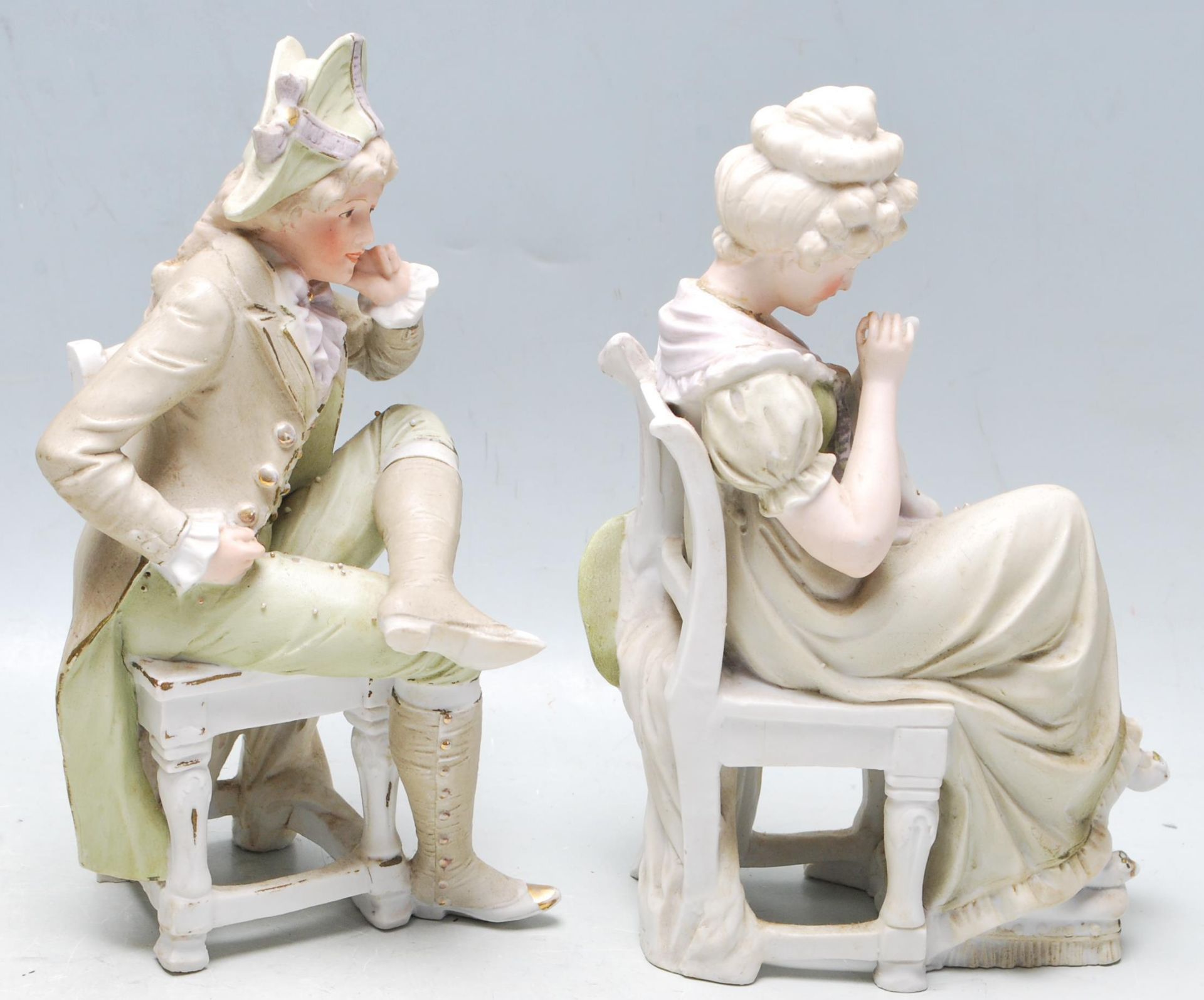 PAIR OF 20TH CENTURY BISQUE FIGURINES OF A COUPLE - Bild 4 aus 5