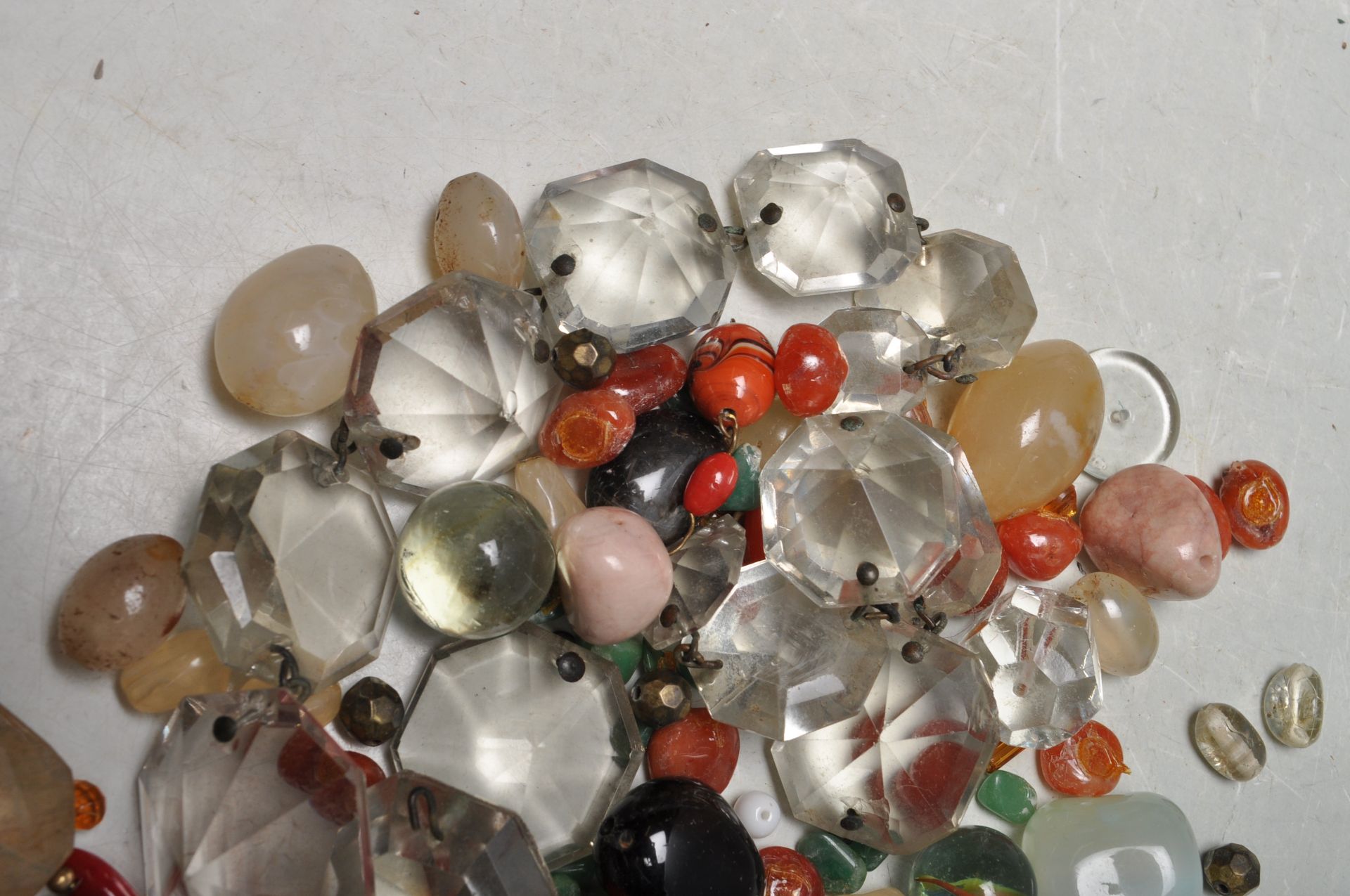 COLLECTION OF VARIOUS AGATE AND GLASS BEADS - Bild 5 aus 6