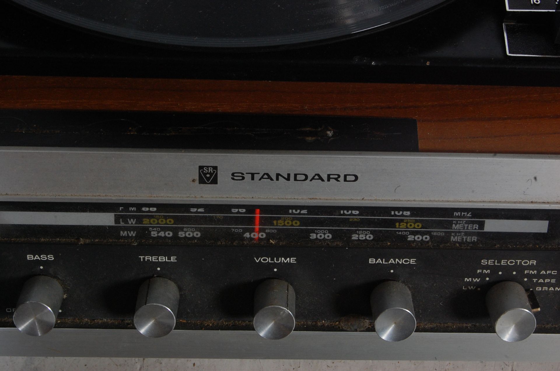 TWO VINTAGE RETRO 20TH CENTURY TEAK WOOD CASE RECORD PLAYERS AND TWO PAIRS OF SPEAKERS - Bild 8 aus 23