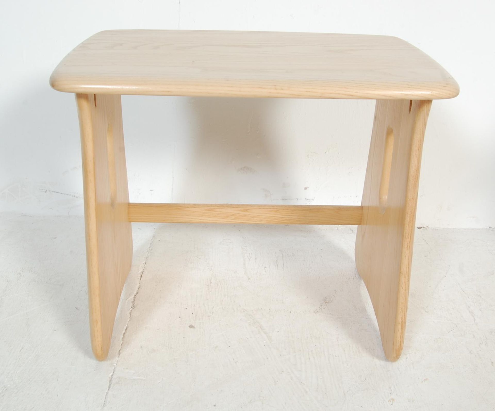 CONTEMPORARY ERCOL WINDSOR RANGE NEST OF TABLES - Bild 9 aus 16