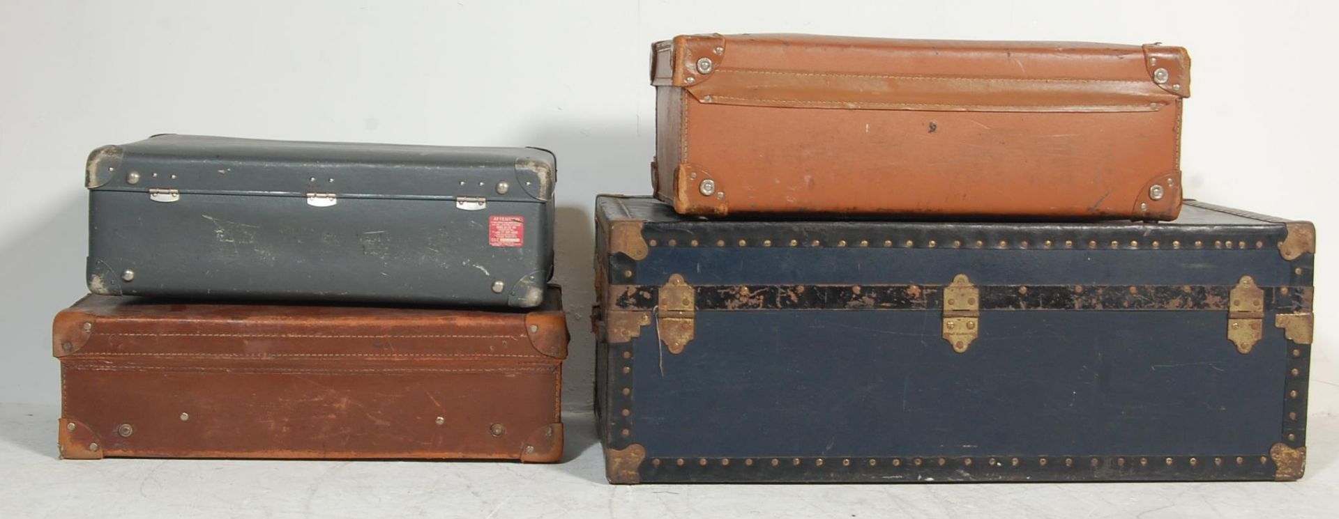 1930’S AND LATER SUITCASES AND TRAVEL TRUNKS - Image 3 of 9