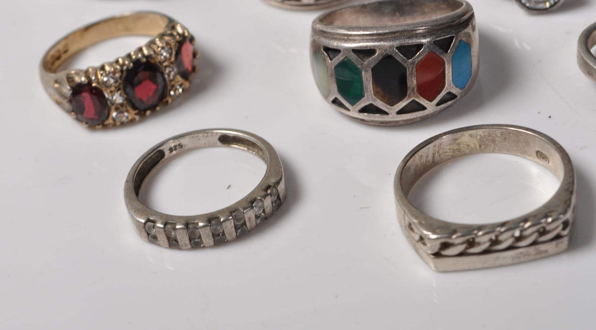 NINE MIXED CONTEMPORARY SILVER RINGS - Bild 5 aus 8