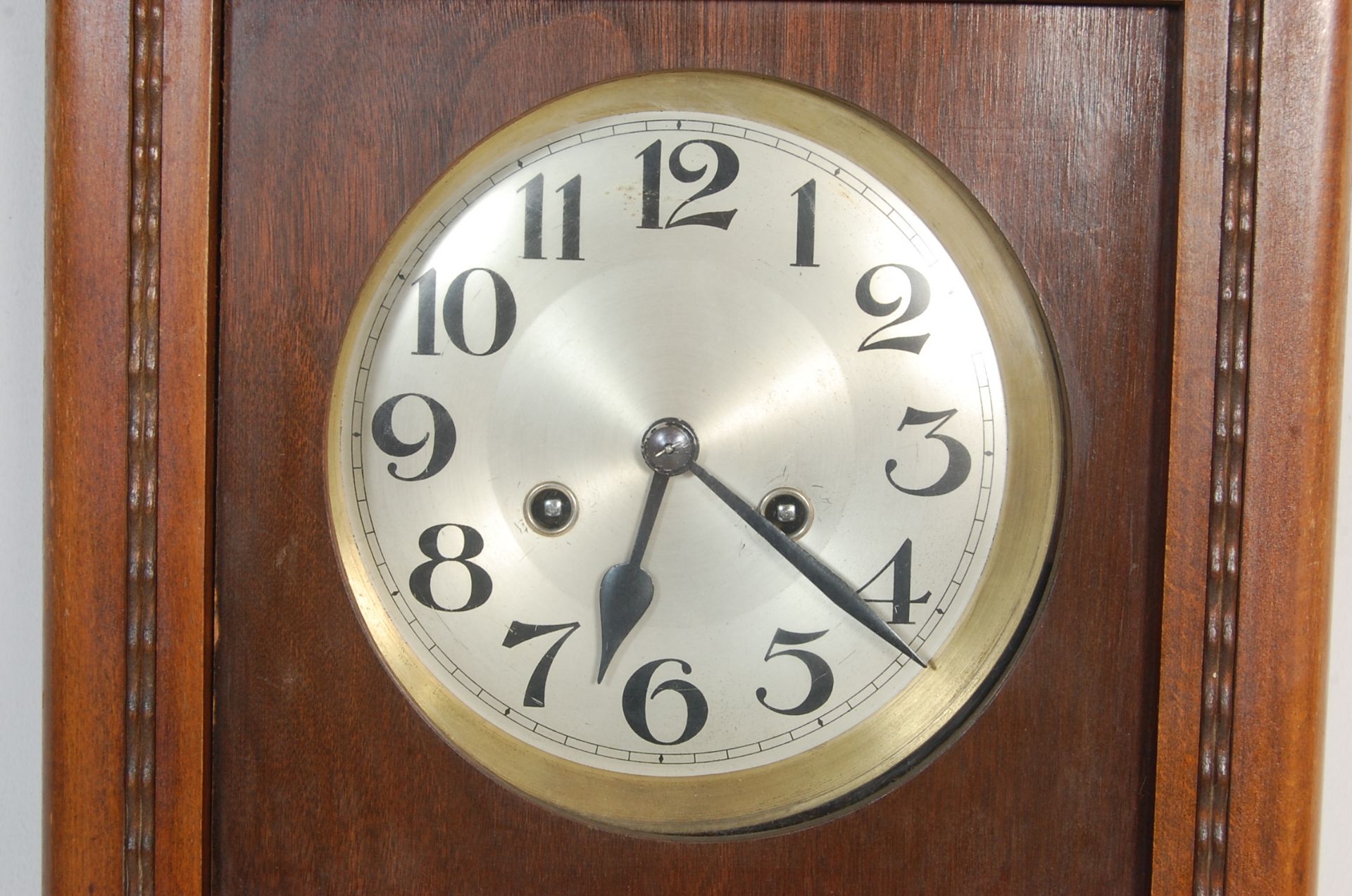 MID CENTURY EIGHT DAY OAK CASE WALL HANGING CLOCK - Image 3 of 6