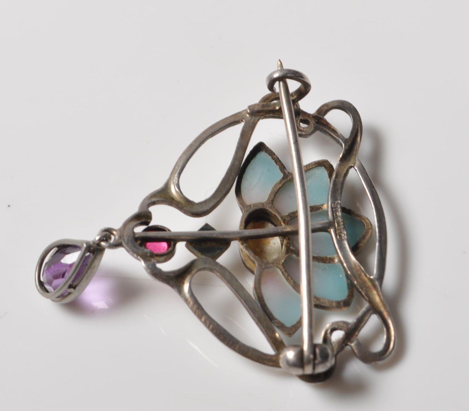 ART NOUVEAU SILVER AND PILQIE A JOUR BROOCH - Image 5 of 6