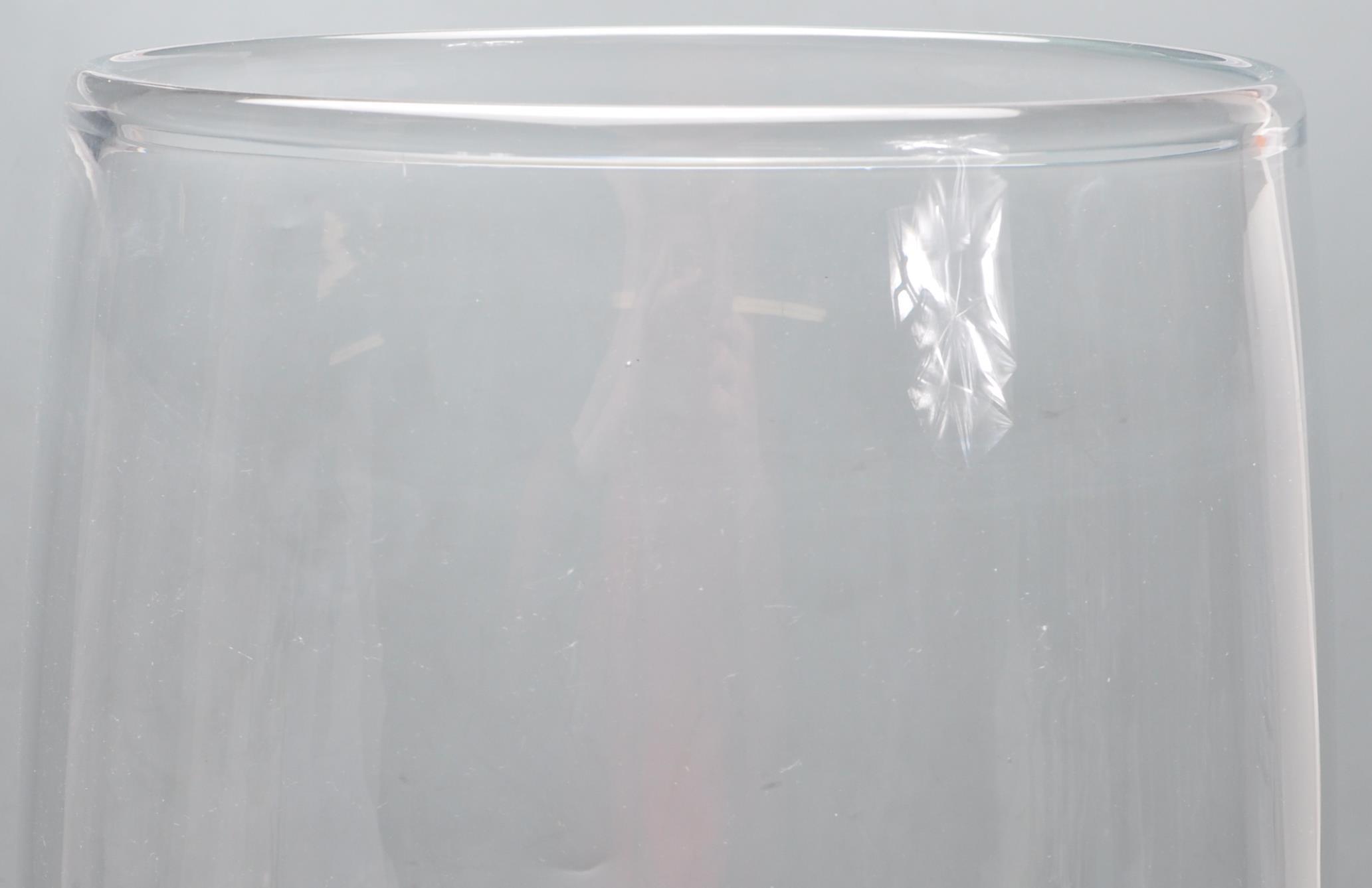 LARGE CONTEMPORARY GLASS VASE - Image 4 of 5