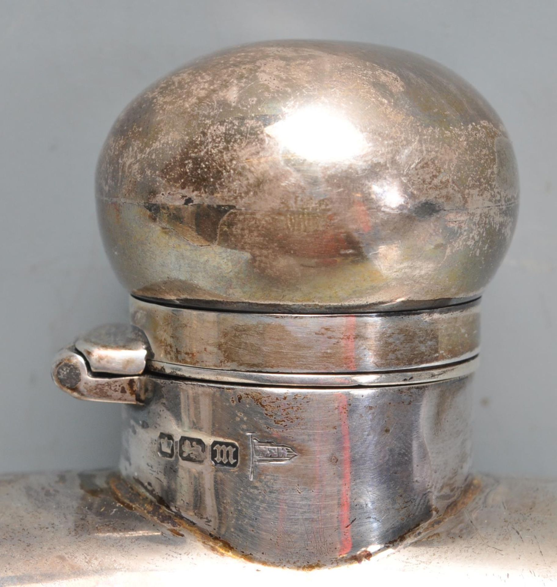 ANTIQUE EDWARDIAN SILVER HALLMARKED FLASK BY WALKER AND HALL - Image 2 of 8