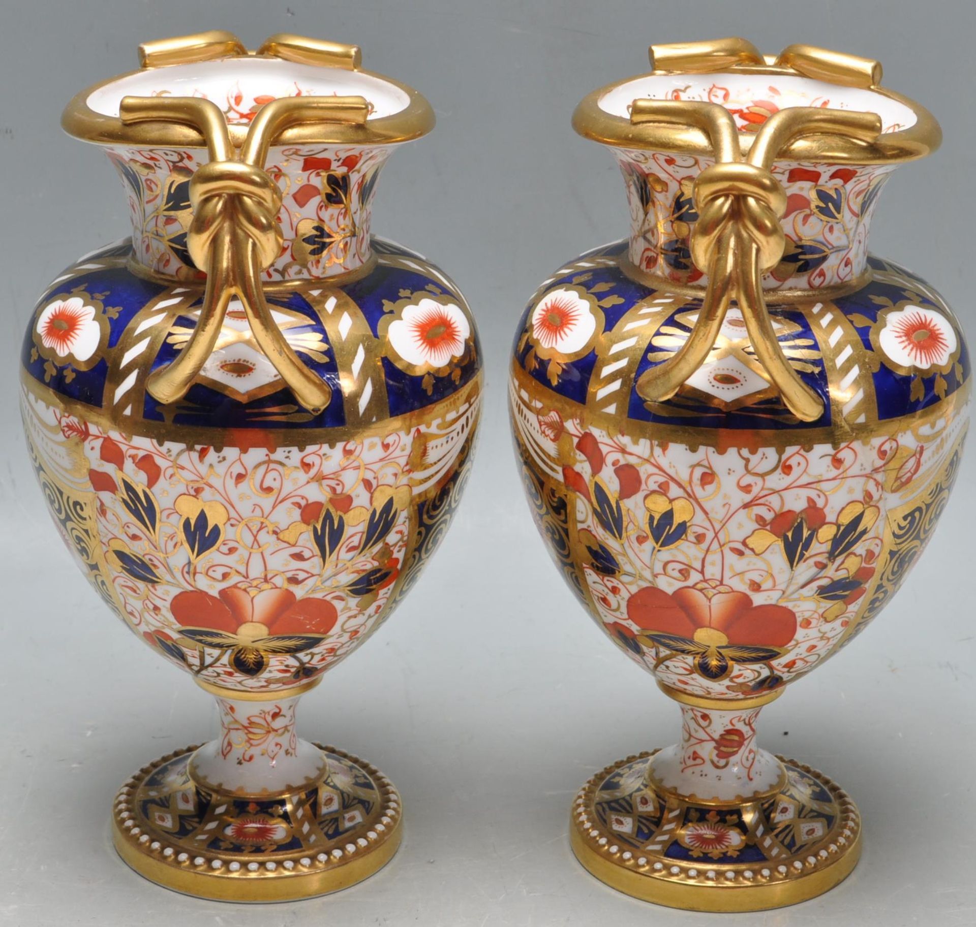 PAIR OF 19TH CENTURY VICTORIAN IMARI PATTERN VASES - Bild 5 aus 7