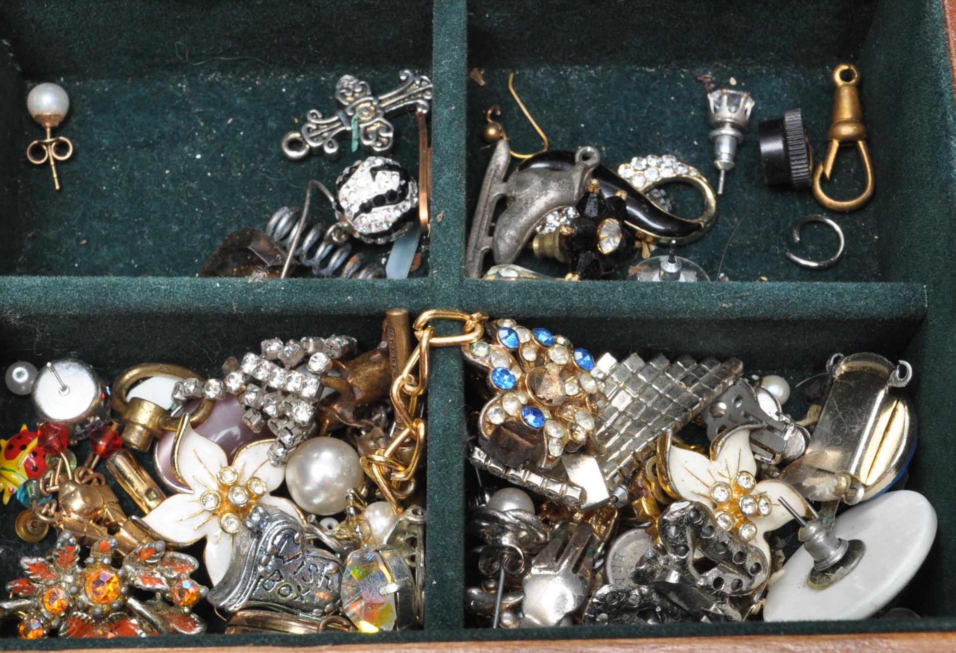 COLLECTION OF VINTAGE COSTUME JEWELLERY - Bild 11 aus 13