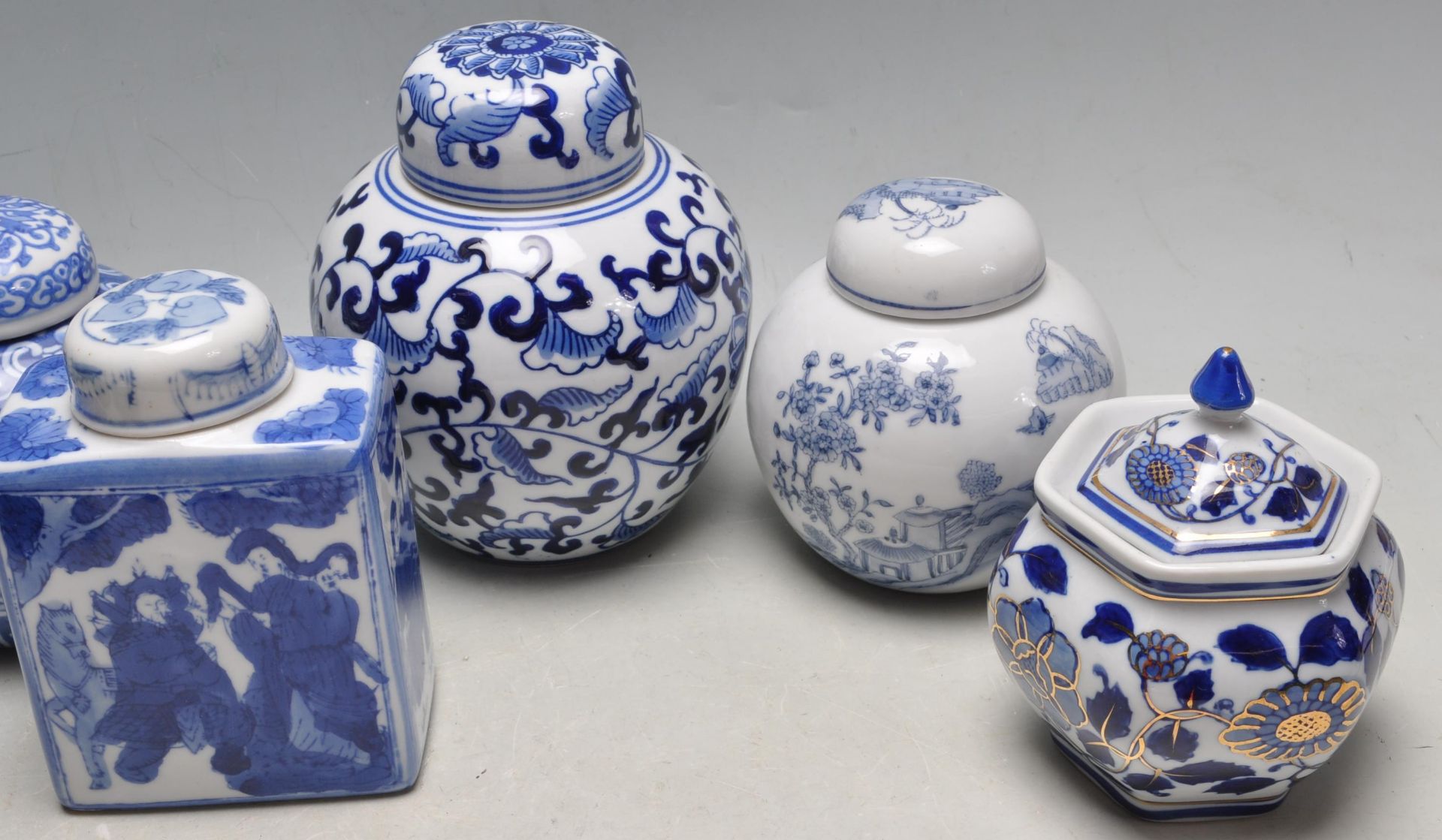 LARGE COLLECTION OF CHINESE ORIENTAL BLUE AND WHITE GINGER JARS - Bild 13 aus 13