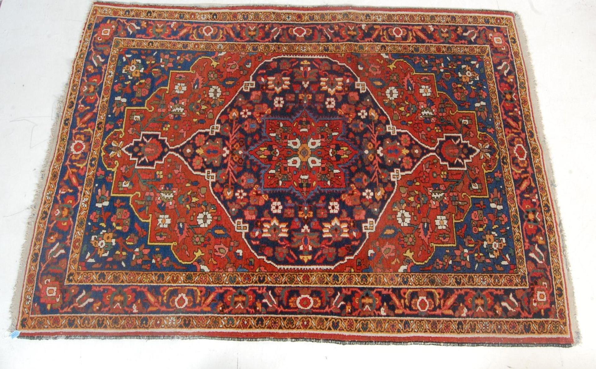 20TH CENTURY HAND WOVEN PERSIAN BAKHTIARI RUG