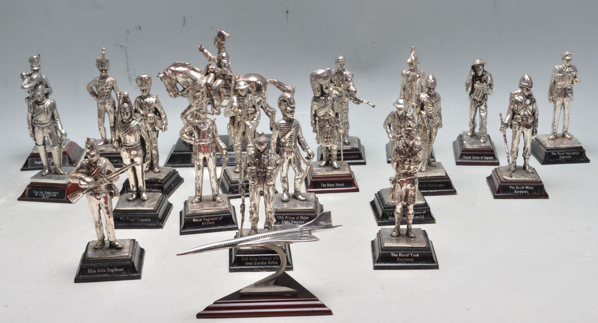 LARGE QUANTITY OF ROYAL HAMPSHIRE ART FOUNDRY PEWTER FIGURINES