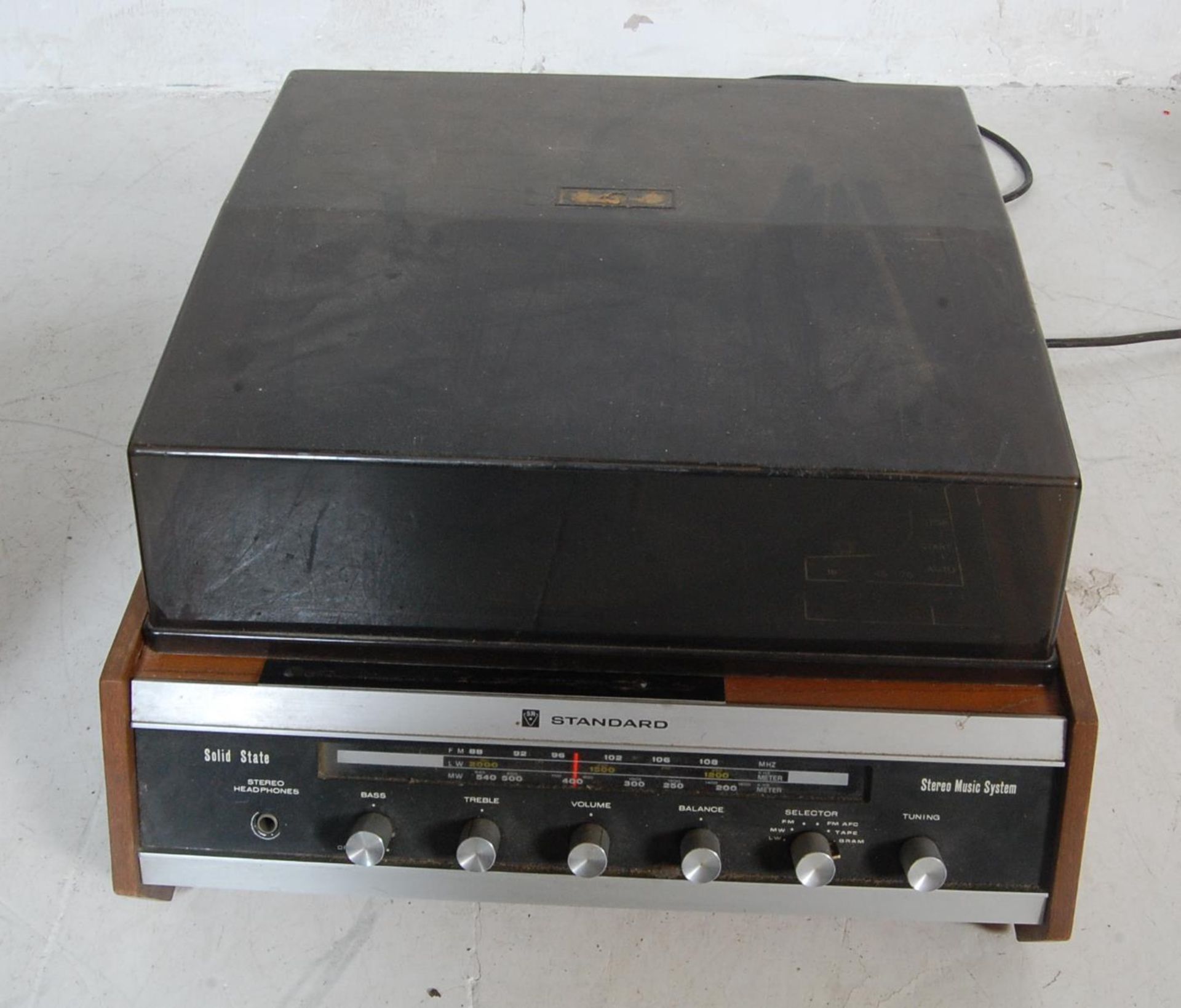 TWO VINTAGE RETRO 20TH CENTURY TEAK WOOD CASE RECORD PLAYERS AND TWO PAIRS OF SPEAKERS - Bild 3 aus 23