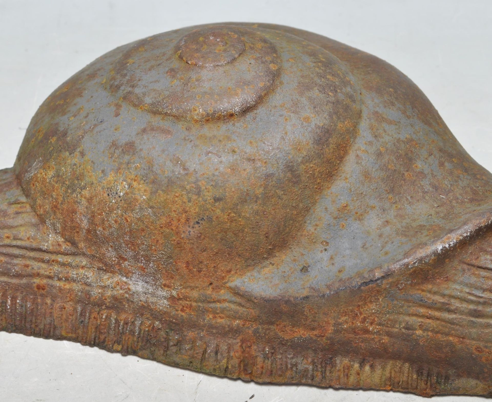 EARLY 20TH CENTURY CAST IRON BOOT JACK IN THE FORM OF A SNAIL - Bild 3 aus 7