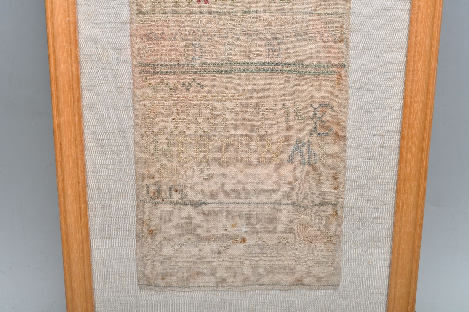 EARLY 19TH CENTURY NEEDLEPOINT FRAMED SAMPLER - Bild 4 aus 7