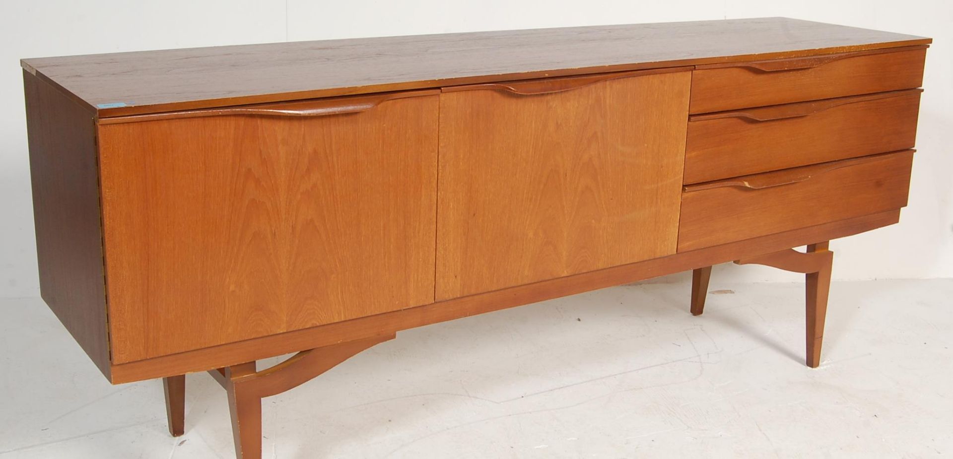 RETRO VINTAGE 1970S TEAK SIDEBOARD CREDENZA IN THE MANNER OF DUNVEGAN BY MACINTOSH OF KIRKCALDY - Bild 2 aus 11