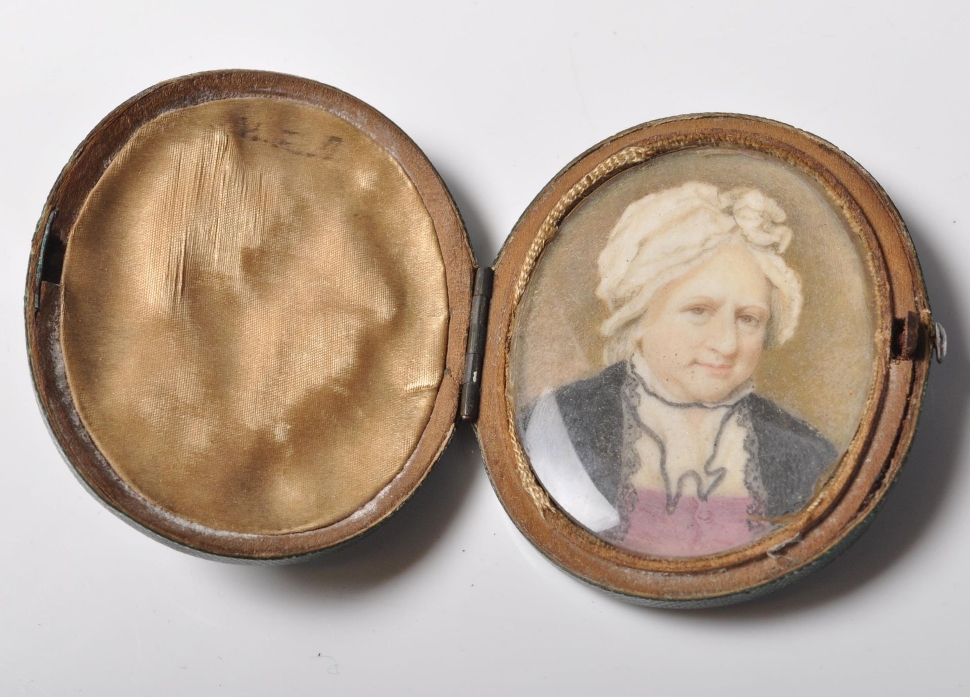 19TH CENTURY VICTORIAN MINIATURE PAINTING OF AN OLD LADY