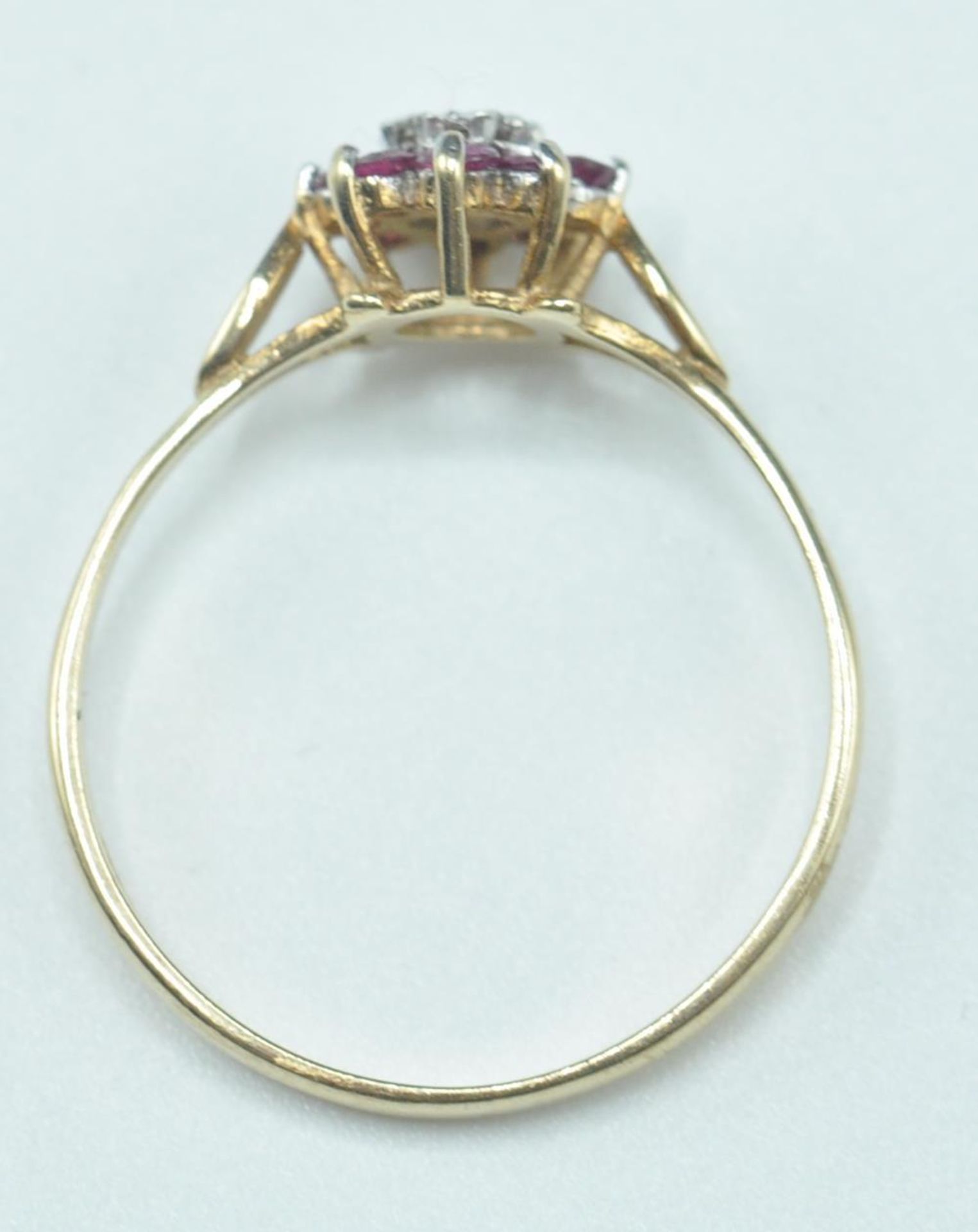 9CT GOLD GARNET & DIAMOND RING - Image 6 of 7