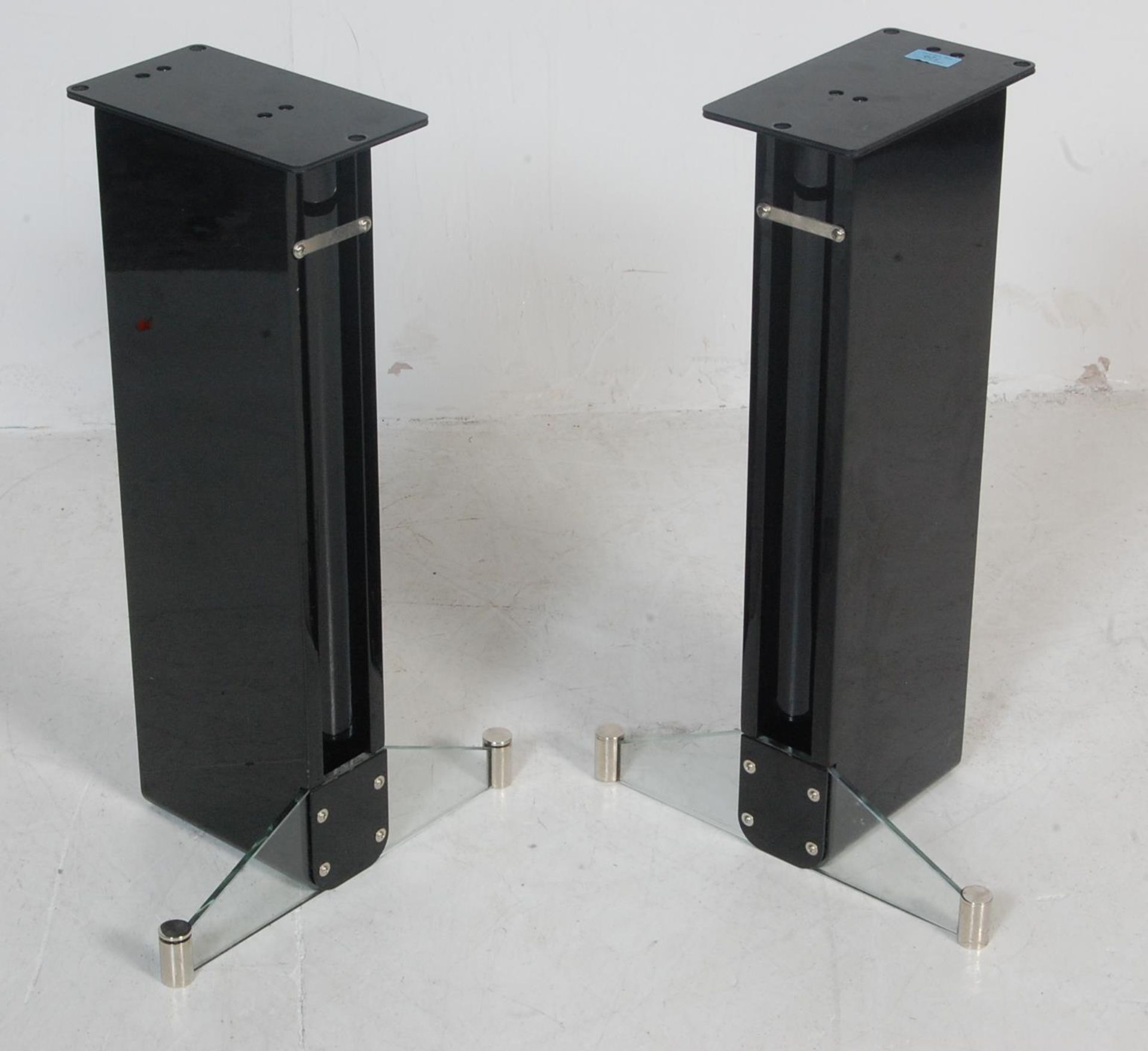 TWO CONTEMPORARY QACUSTIC SPEAKERS STANDS - Bild 2 aus 5