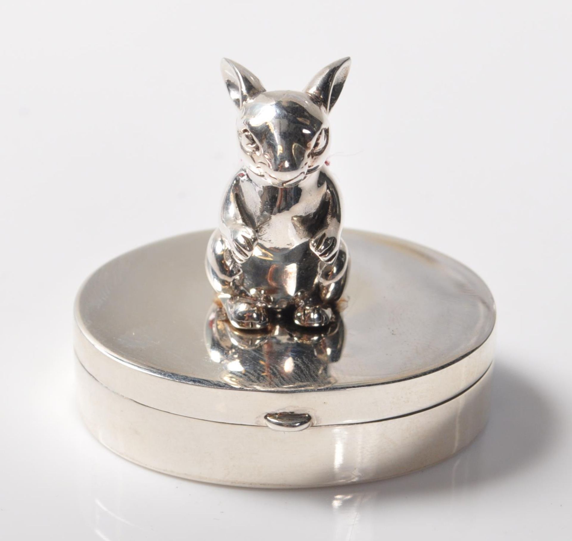 STAMPED .925 SILVER PILL BOX WITH RABBIT PIN CUSHION ADORNMENT - Bild 2 aus 5