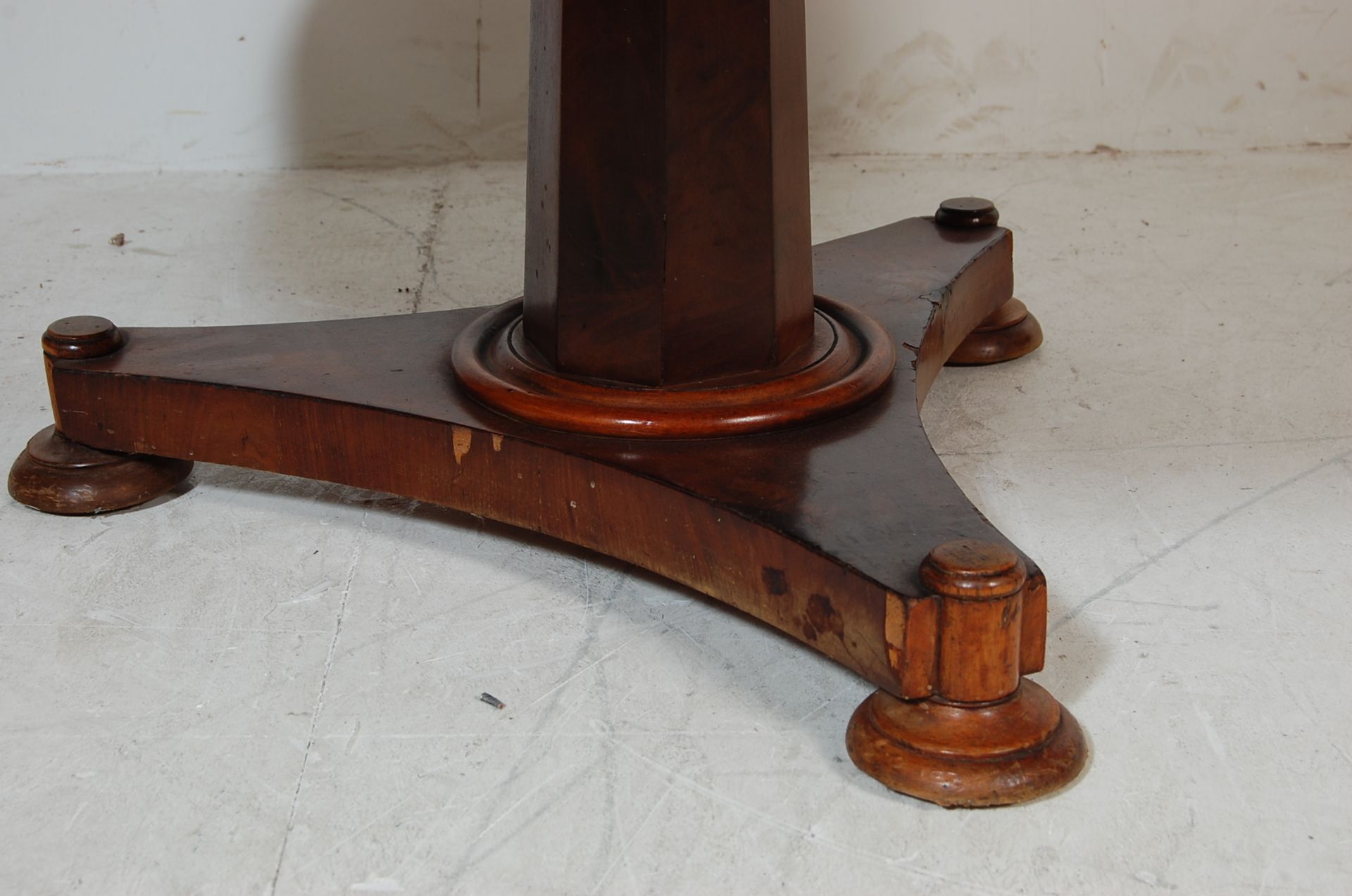 19TH CENTURY VICTORIAN MAHOGANY TABLE - Bild 4 aus 4