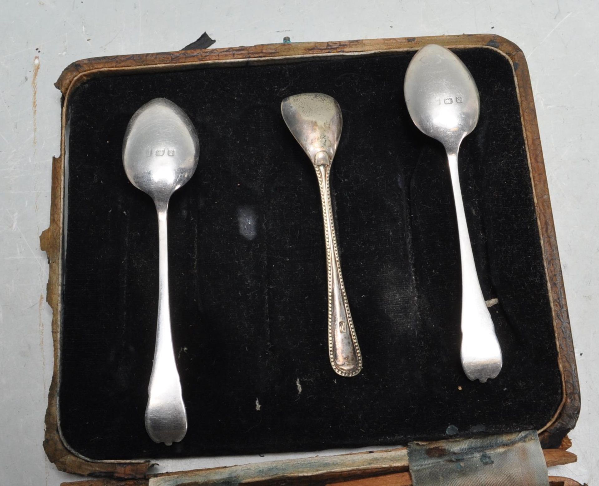GROUP OF ANTIQUE SILVER AND SILVER PLATE - Bild 25 aus 38