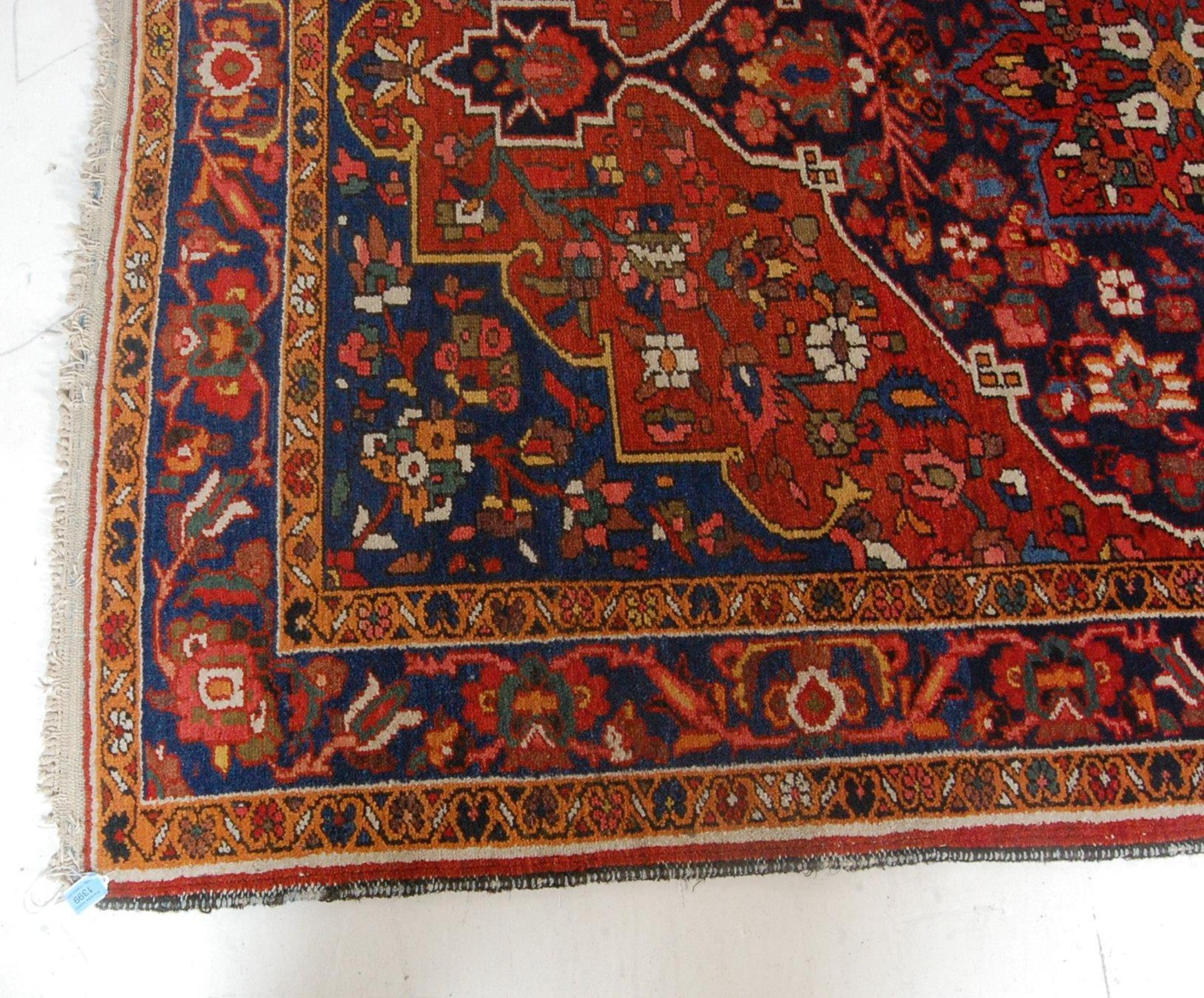 20TH CENTURY HAND WOVEN PERSIAN BAKHTIARI RUG - Bild 2 aus 10