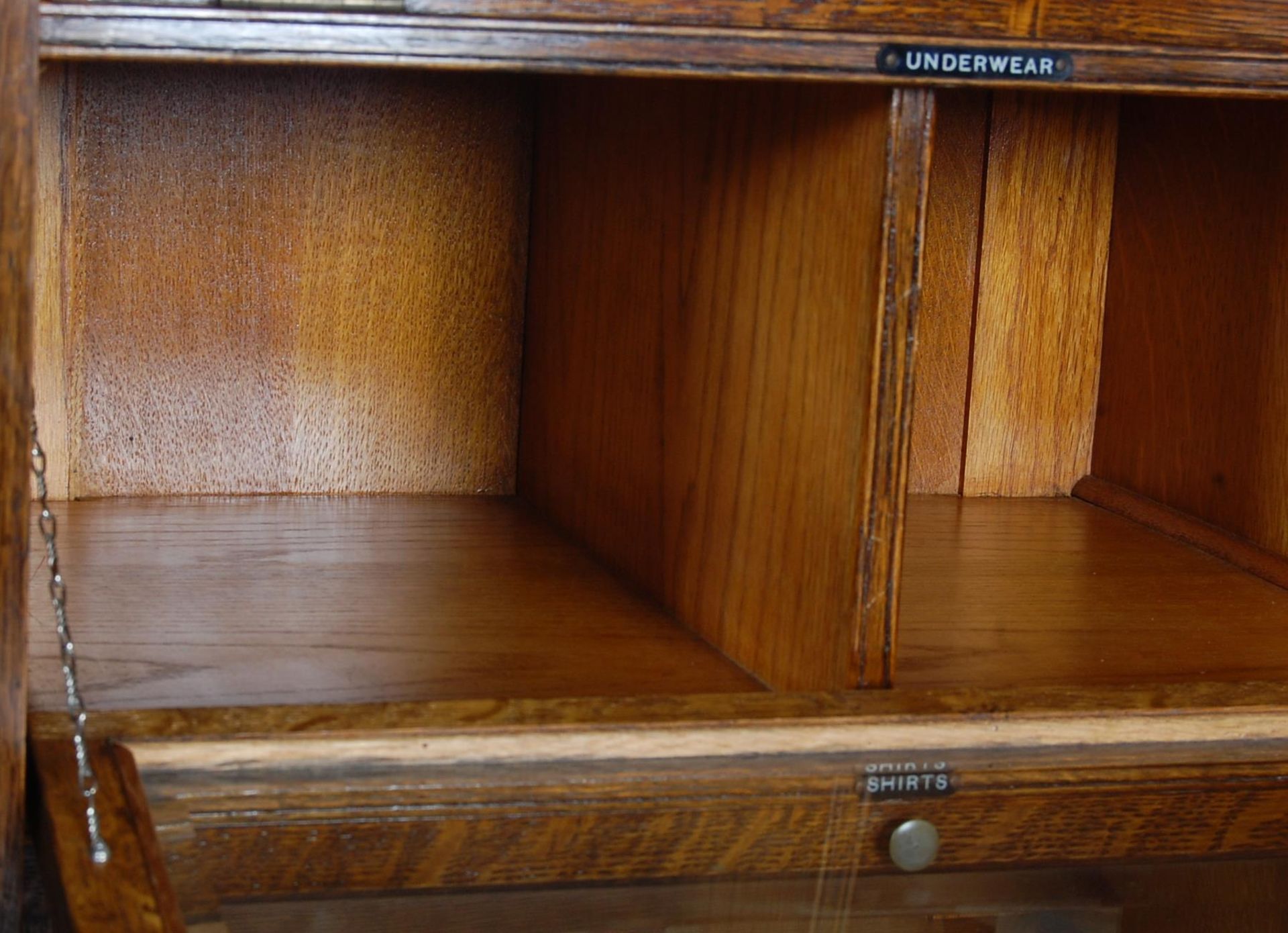 EARLY 20TH CENTURY DARK OAK FITTED DOUBLE WARDROBE - Bild 17 aus 22