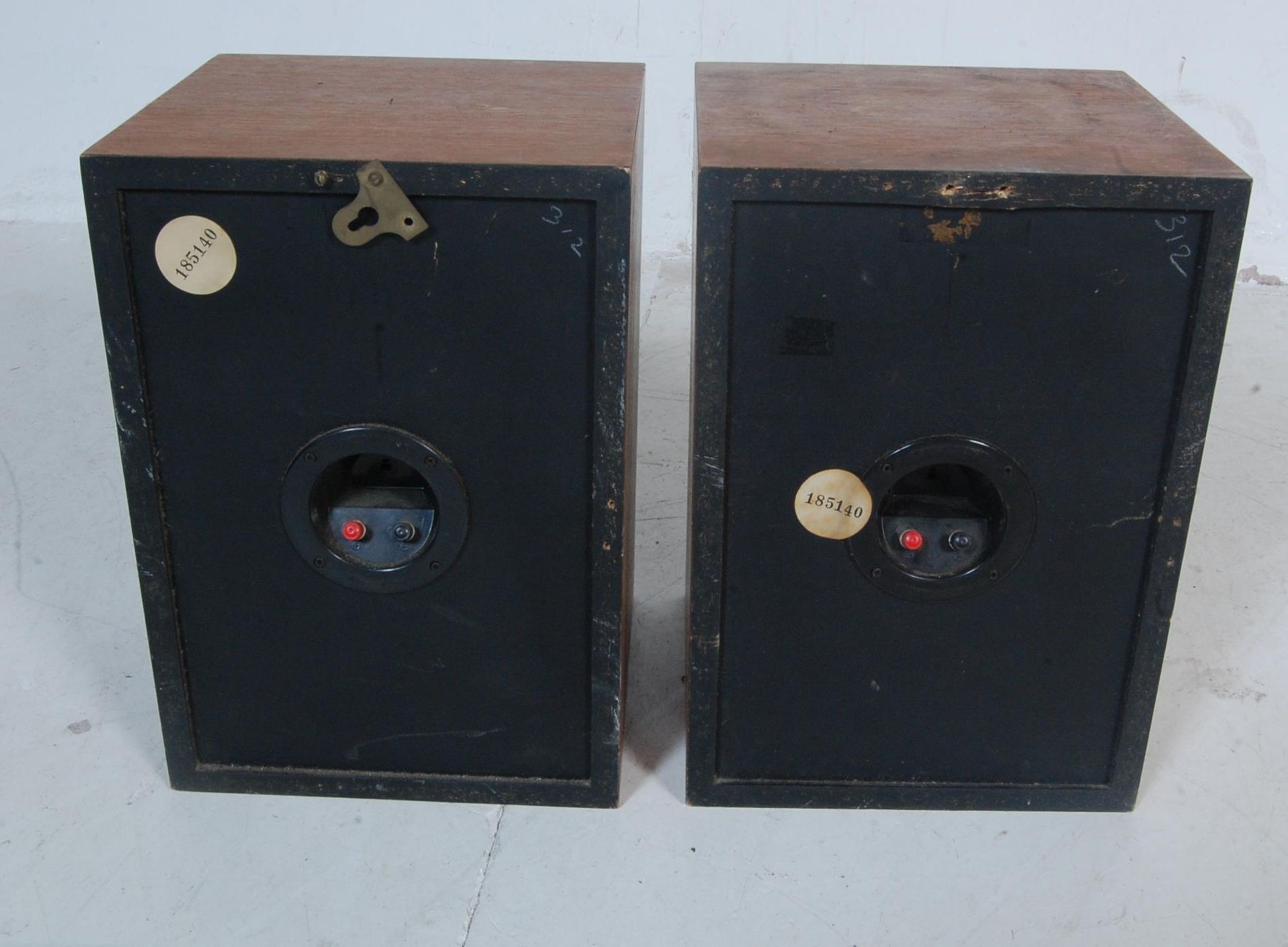 TWO VINTAGE RETRO 20TH CENTURY TEAK WOOD CASE RECORD PLAYERS AND TWO PAIRS OF SPEAKERS - Bild 23 aus 23