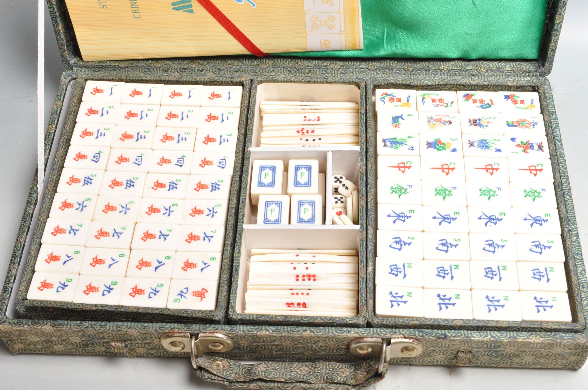 VINTAGE RETRO 20TH CENTURY CHINESE ORIENTAL MAH JONGG GAME SET - Bild 2 aus 6