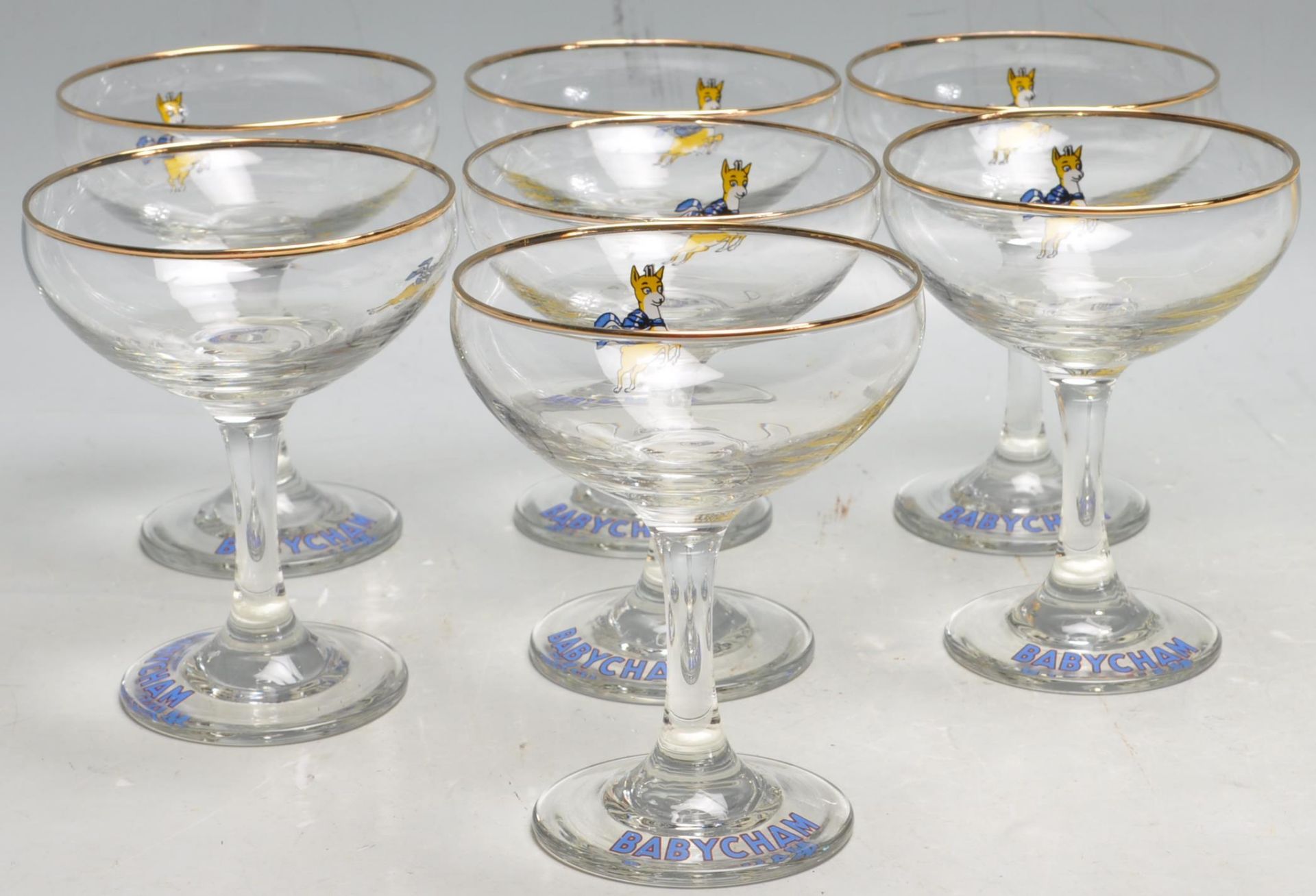 SEVEN RETRO 20TH CENTURY BABYCHAM GLASSES, LARGE ASHTRAY AND PLASTIC FIGURINE - Bild 6 aus 9