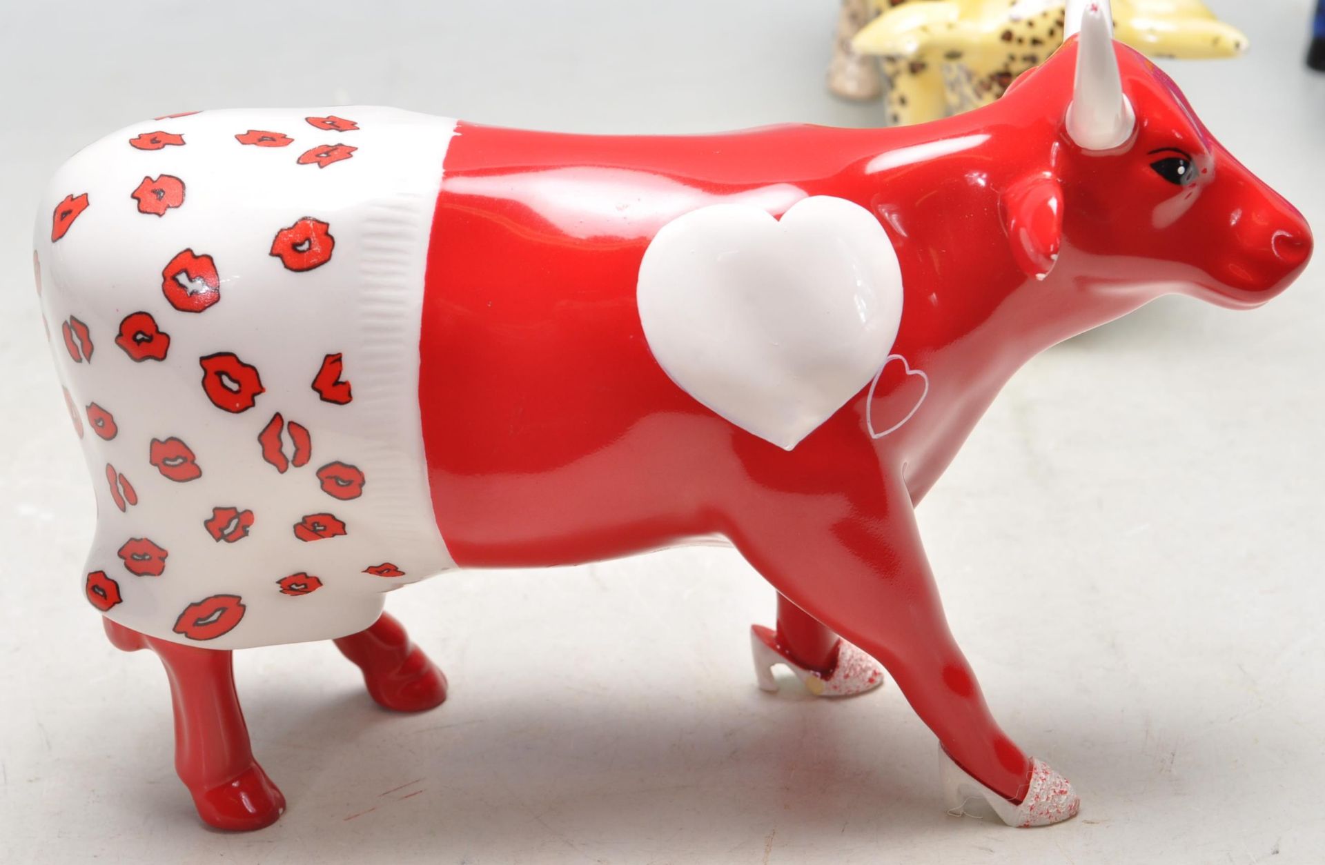 COW PARADE - VINTAGE POLYCROME CERAMIC COW FIGURINES - Bild 7 aus 9