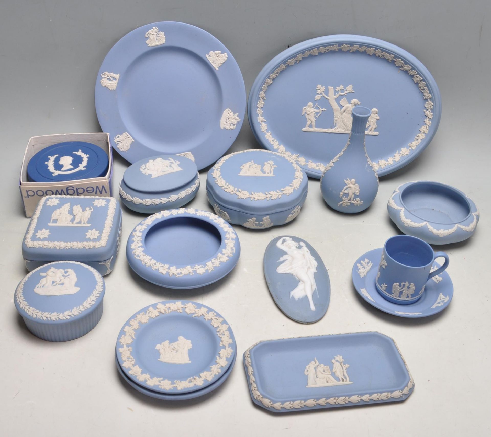 COLLECTION OF WEDGWOOD JASPERWARE POTTERY TRINKET BOXES AND PLATES